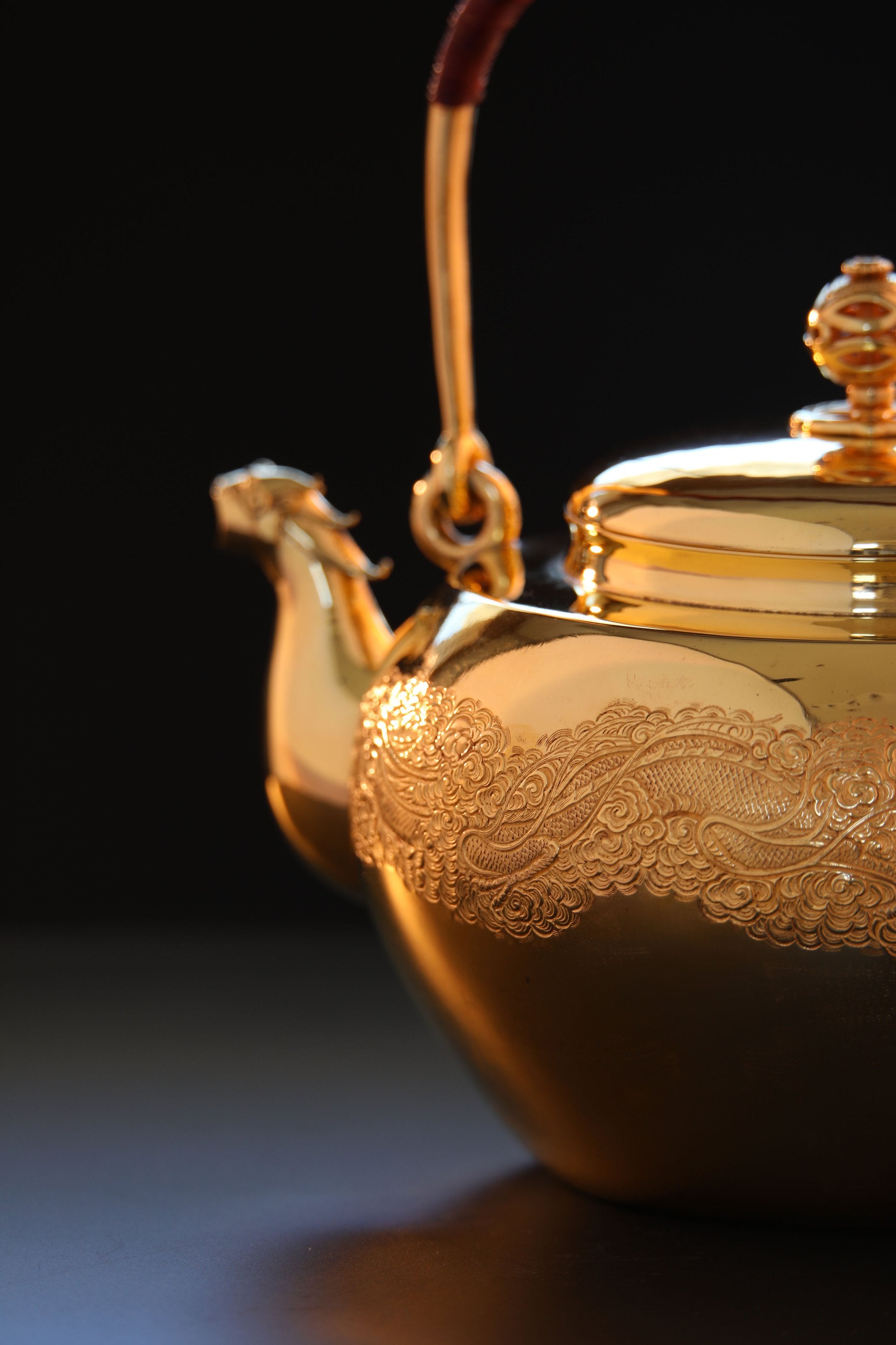 Gold-plated teapot with beast-shaped mouth and cloud dragon design in pure gold and pure silver