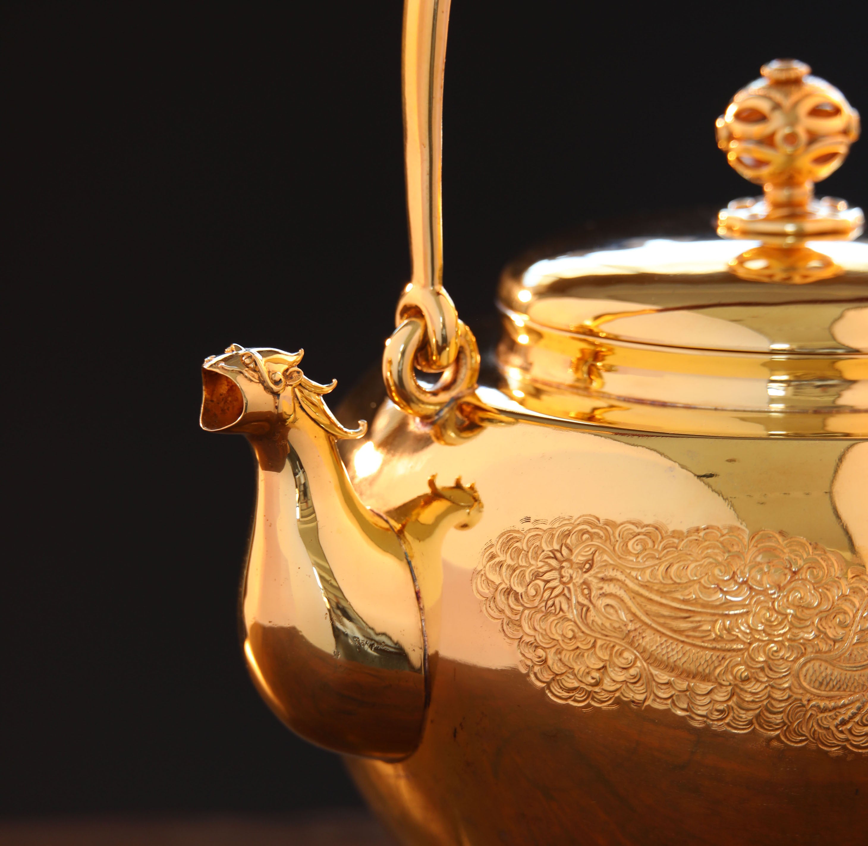 Gold-plated teapot with beast-shaped mouth and cloud dragon design in pure gold and pure silver