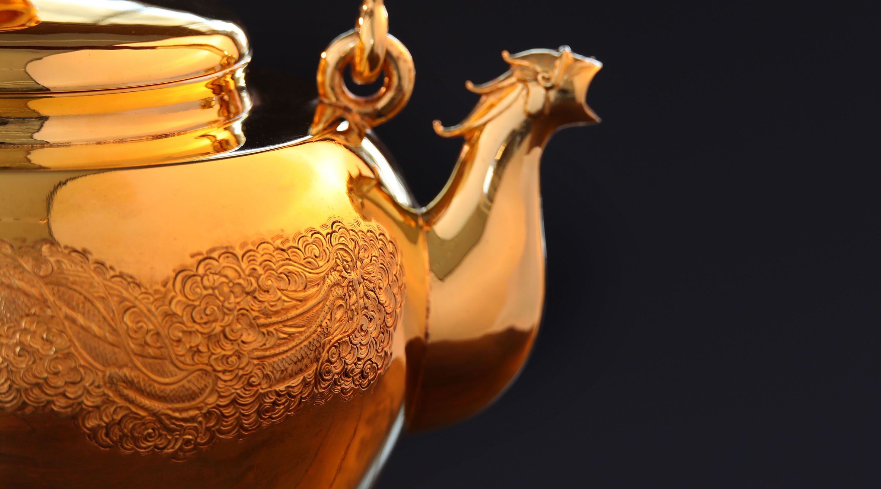 Gold-plated teapot with beast-shaped mouth and cloud dragon design in pure gold and pure silver