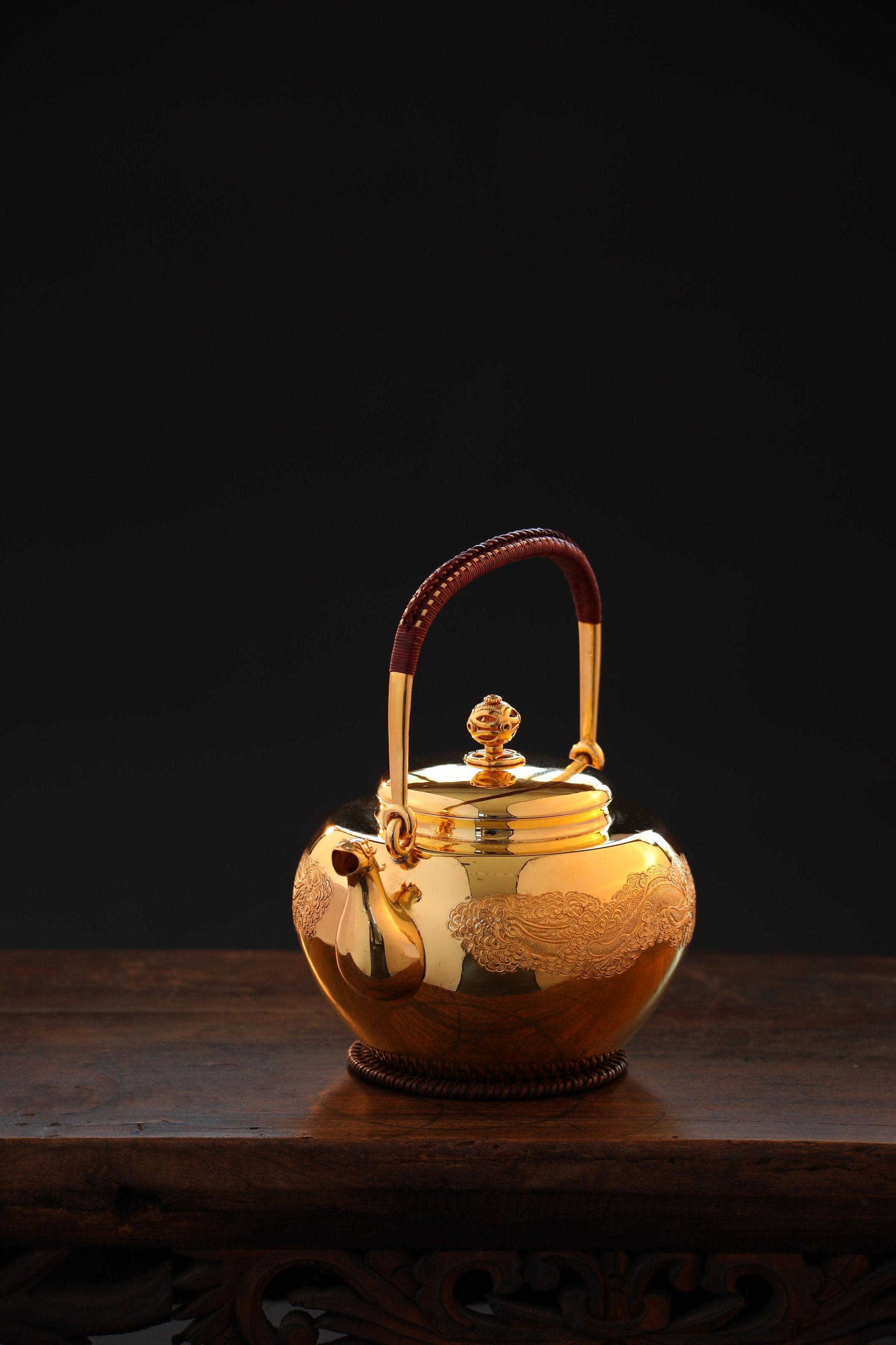 Gold-plated teapot with beast-shaped mouth and cloud dragon design in pure gold and pure silver