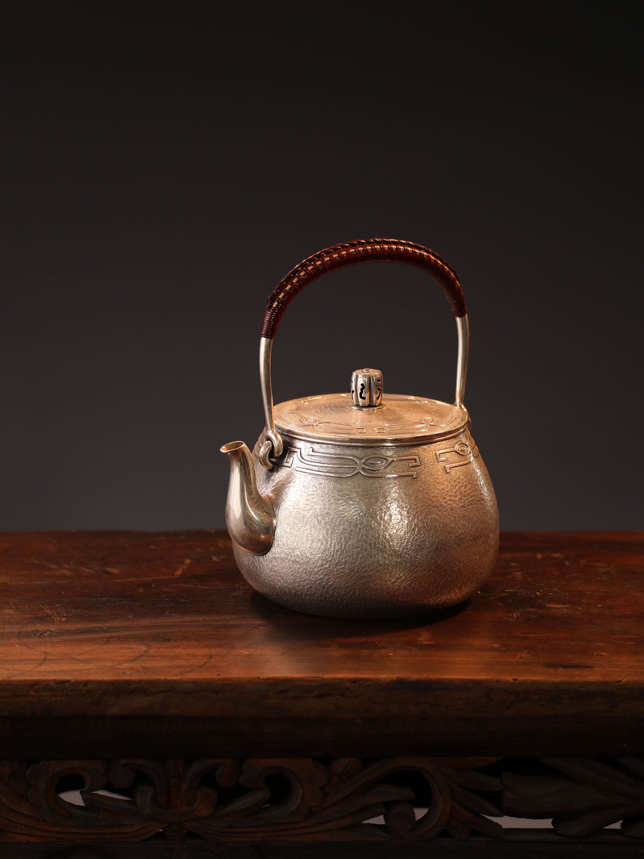 Animal-patterned pot