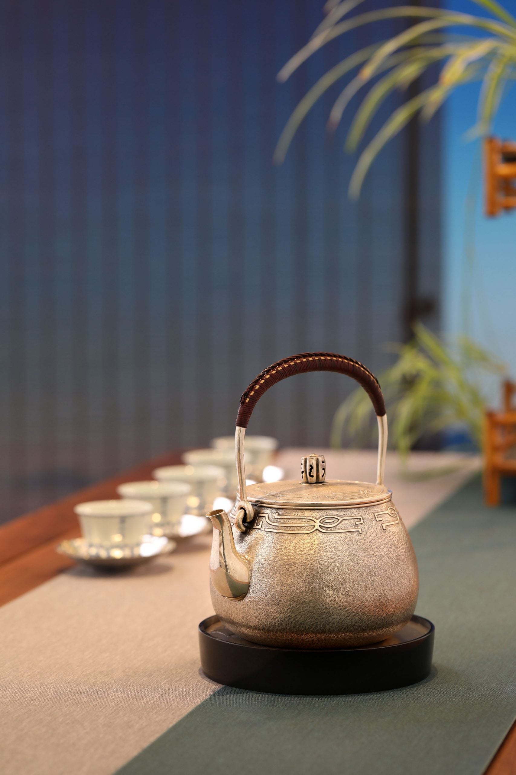 Animal-patterned pot