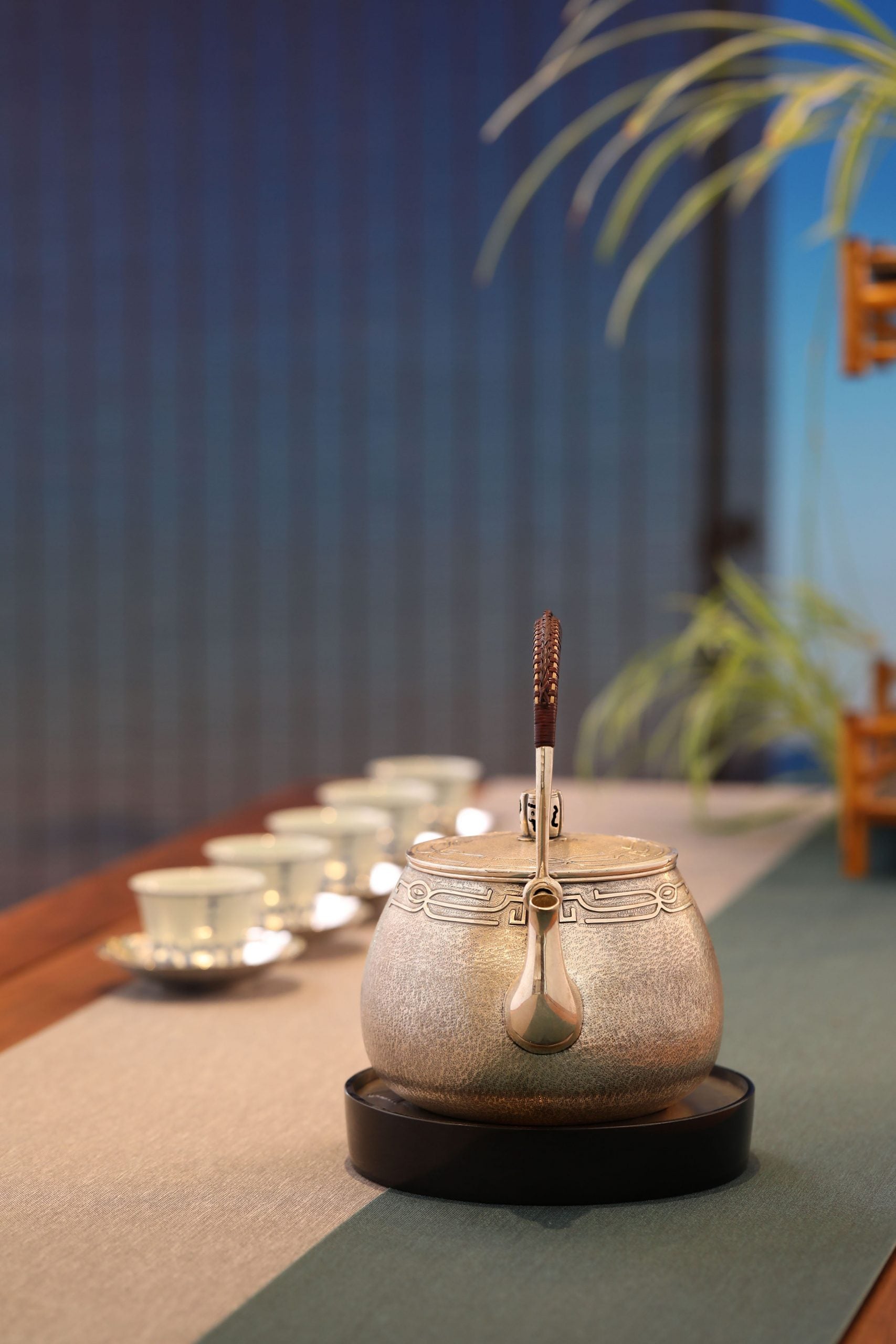 Animal-patterned pot