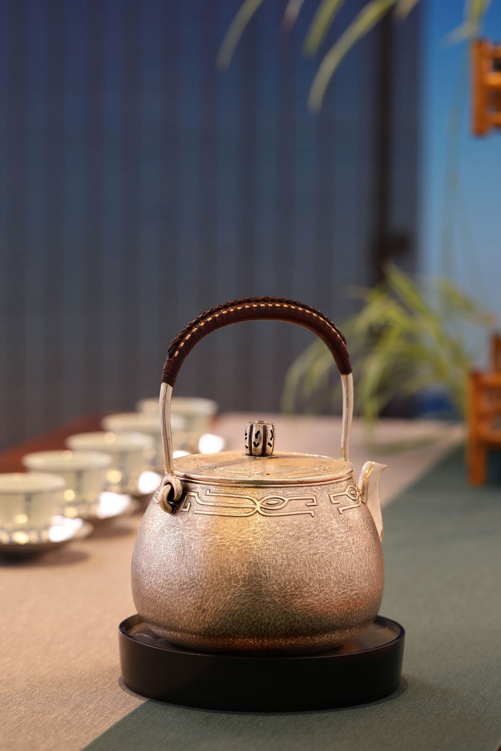 Animal-patterned pot