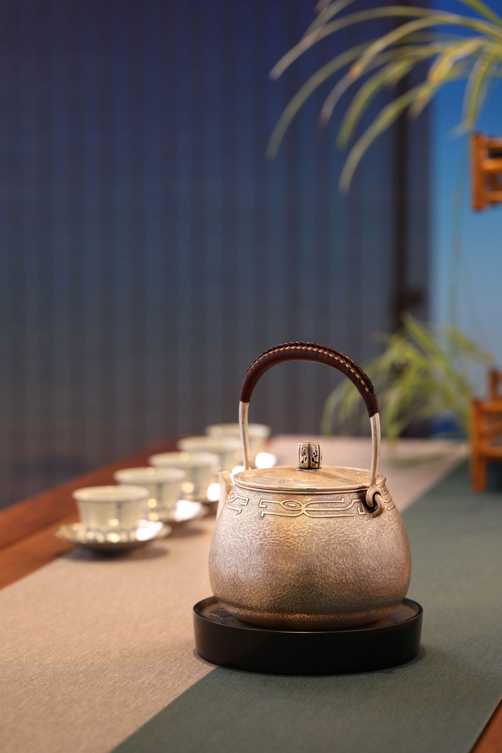 Animal-patterned pot