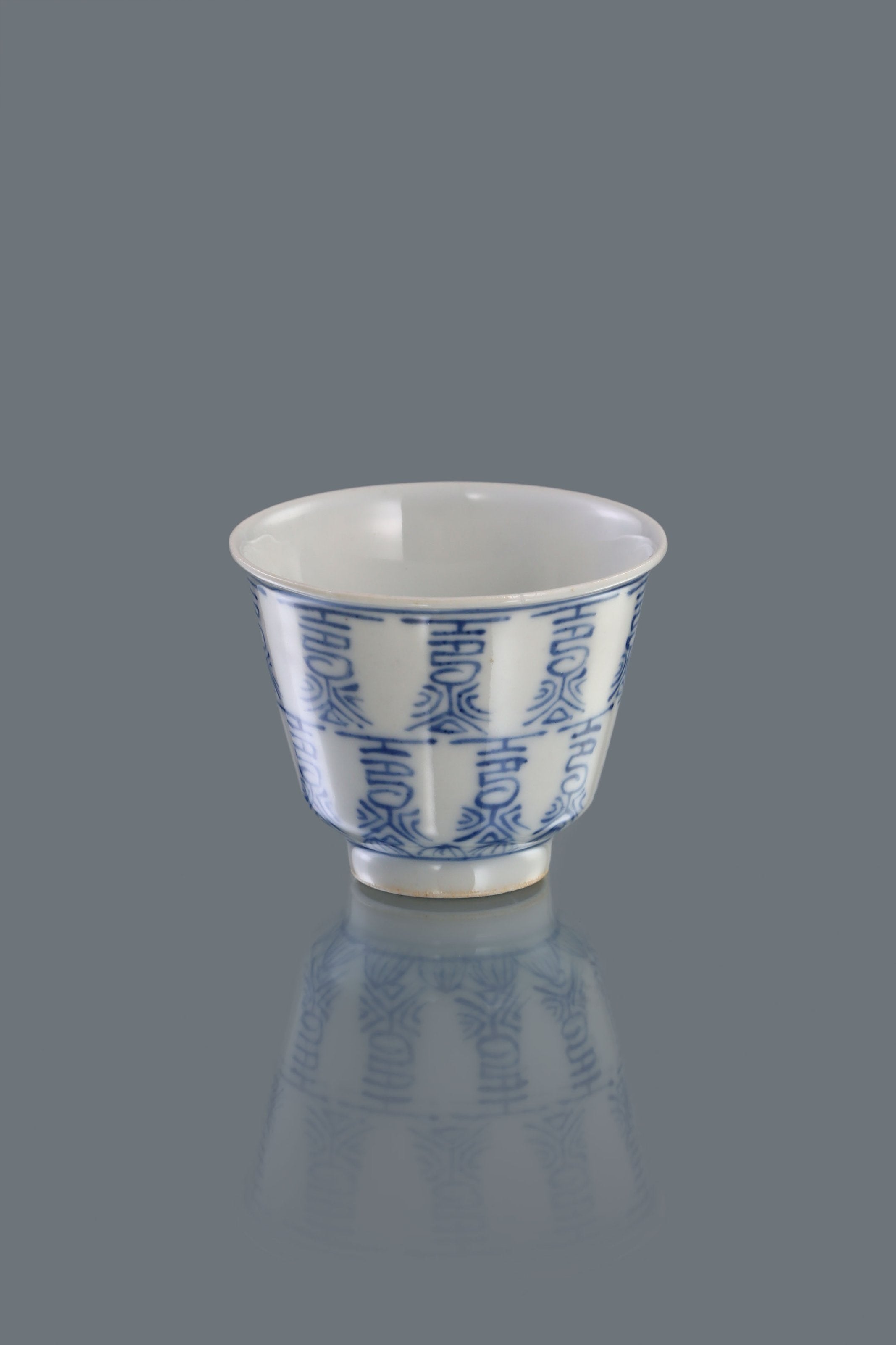 Blue and white porcelain cup with the character "寿" (longevity) / Blue and white porcelain cup with poems