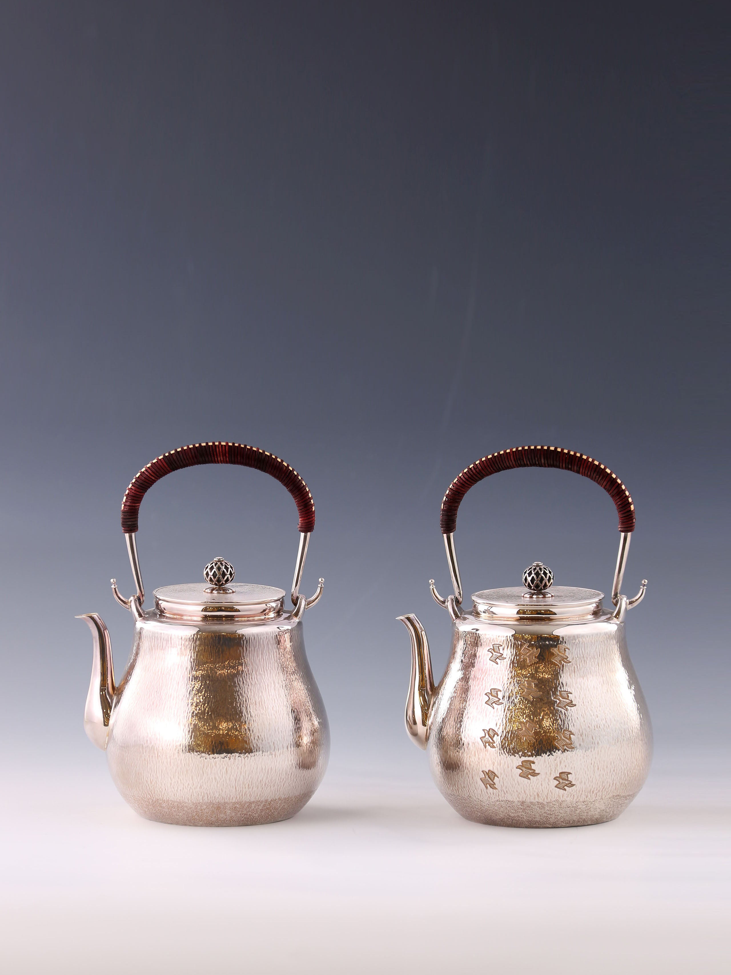 Vertical striped gourd silver teapot