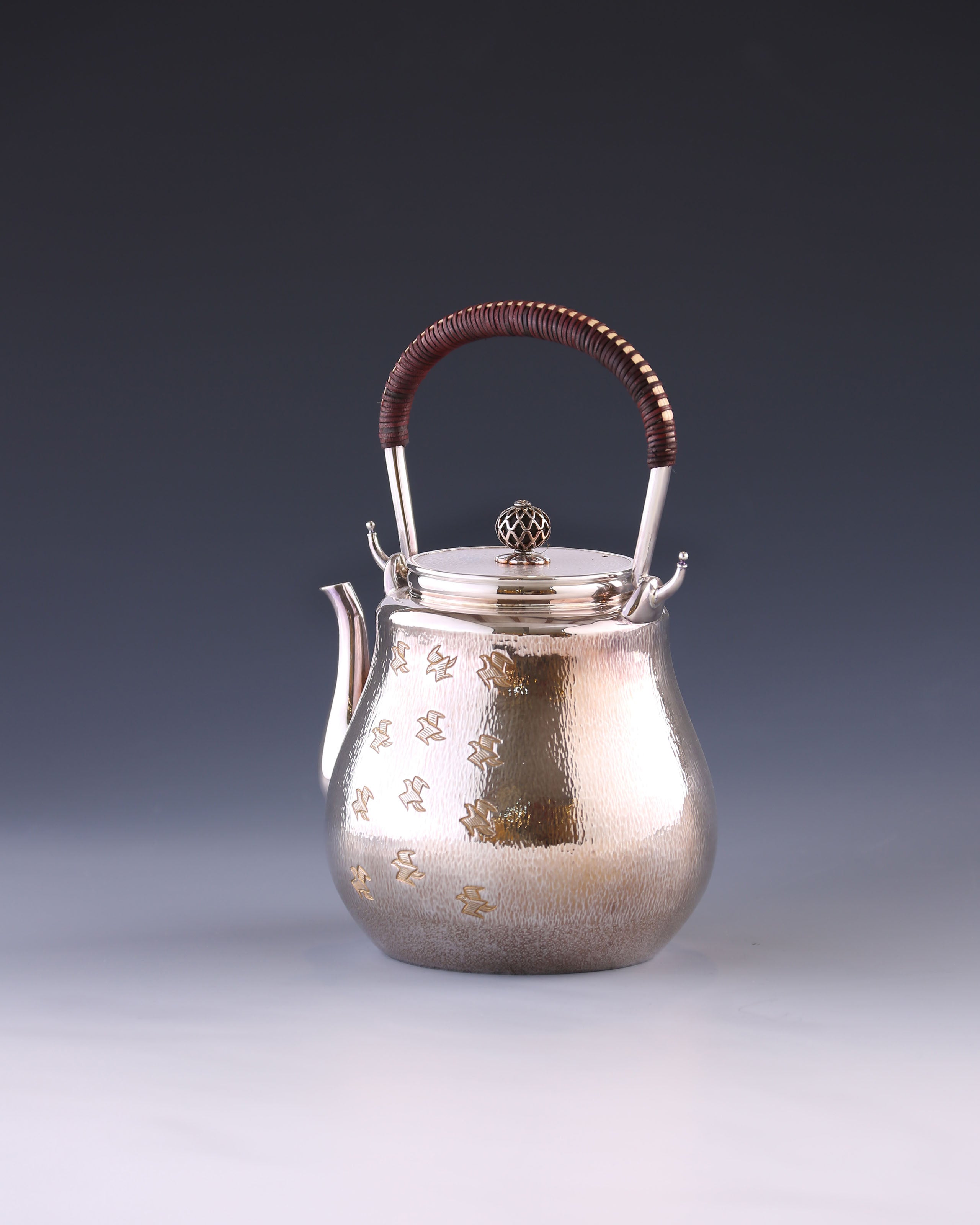 Vertical striped gourd silver teapot