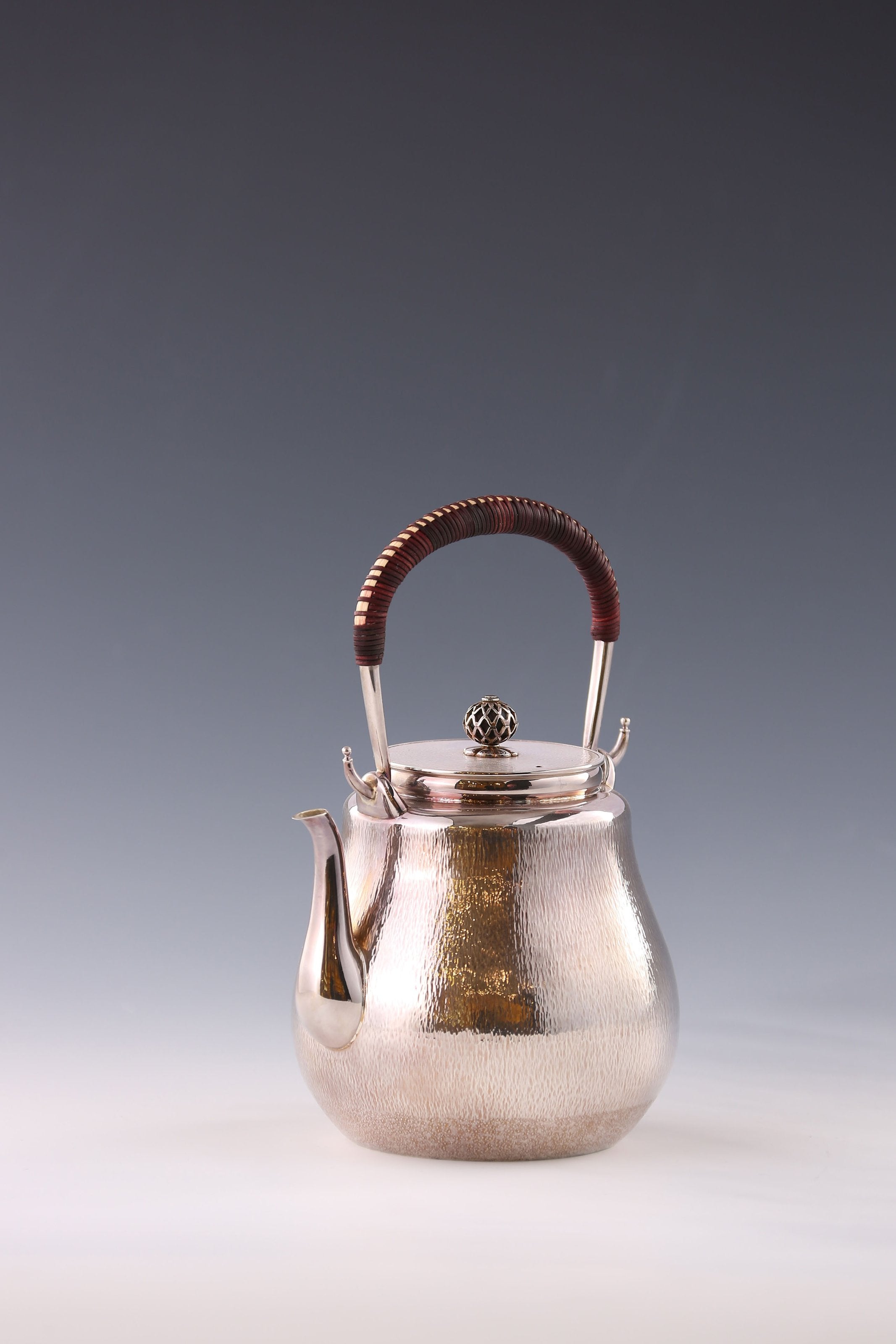 Vertical striped gourd silver teapot