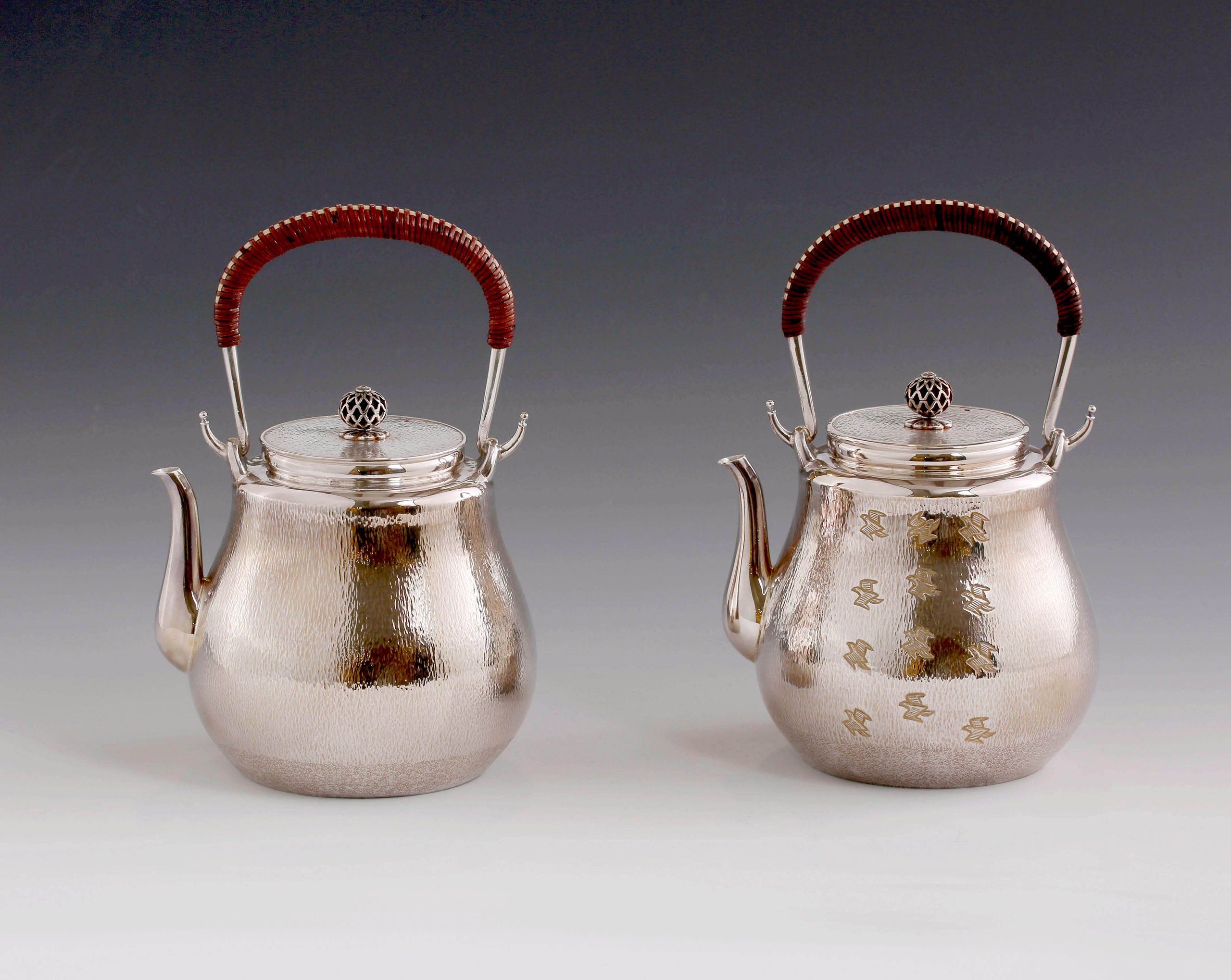 Vertical striped gourd silver teapot