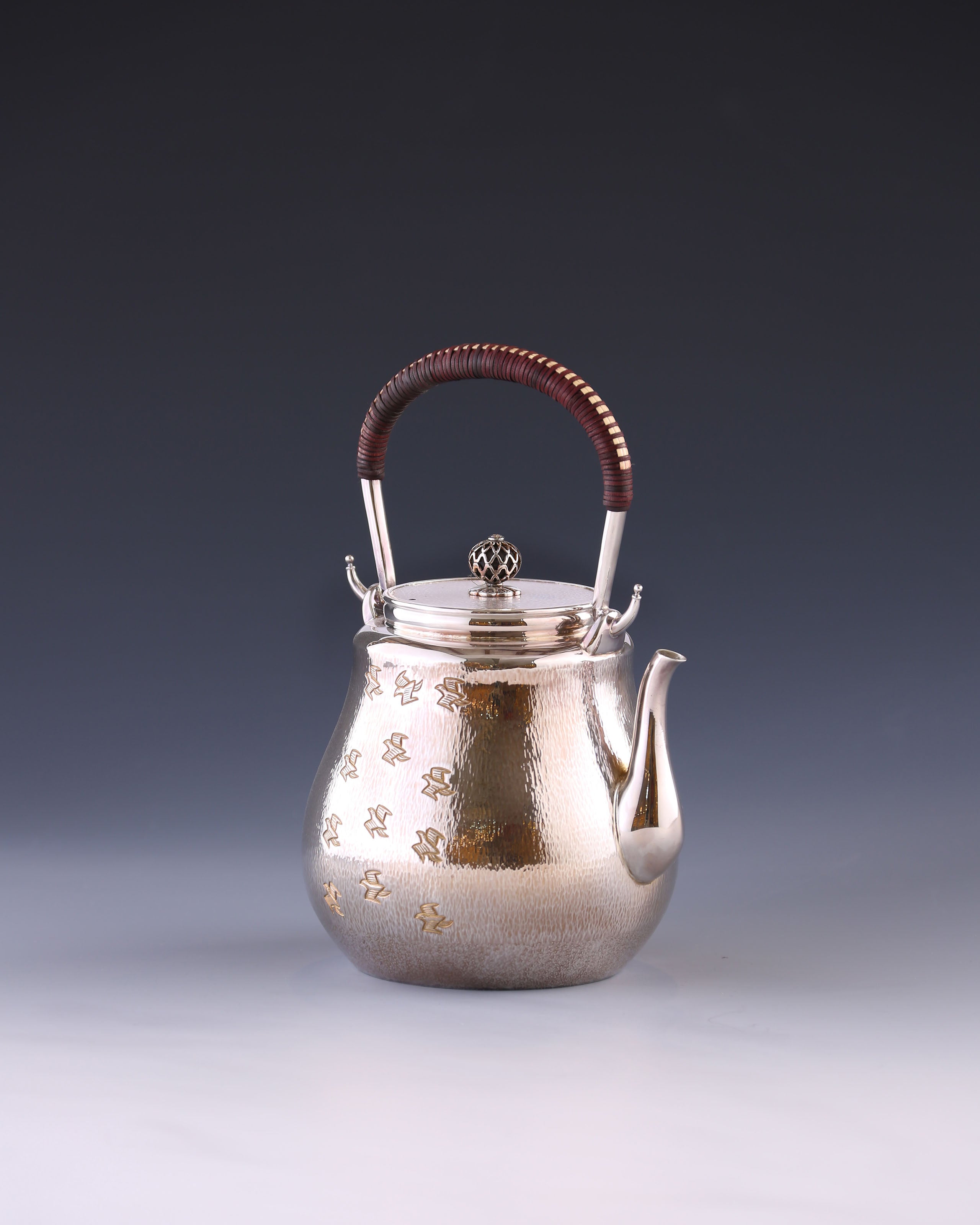 Vertical striped gourd silver teapot