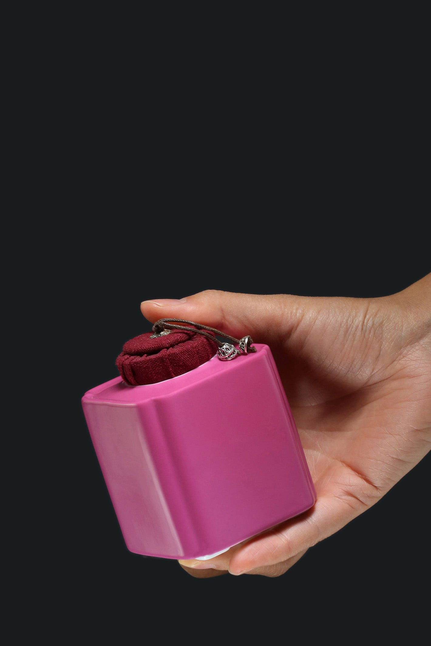 Square cloud-shaped rouge jar