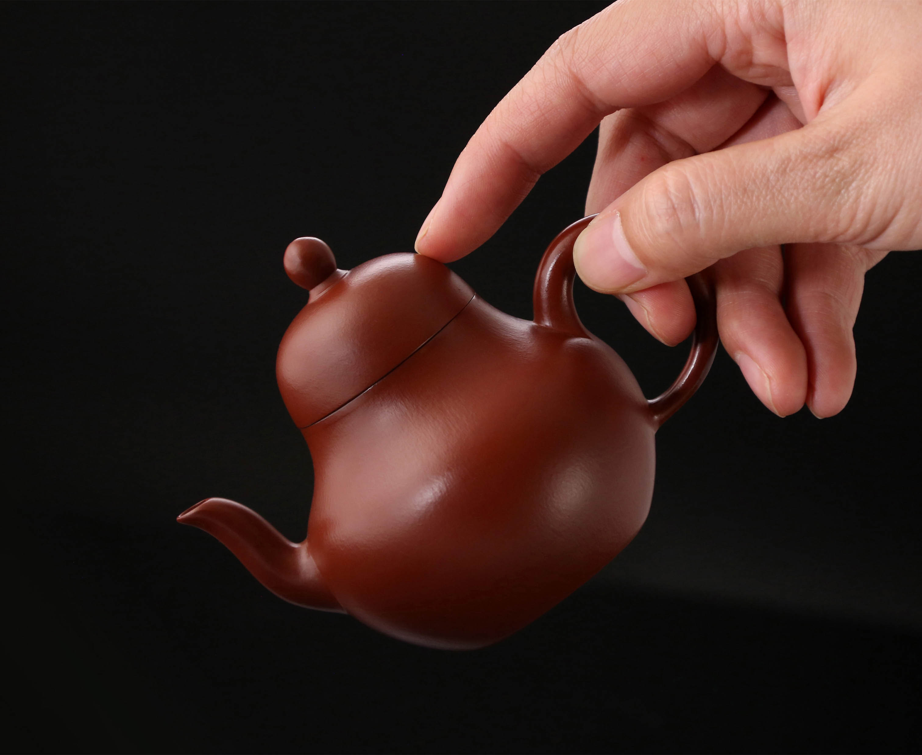 Siting Teapot - Small Coal Kiln Red Clay