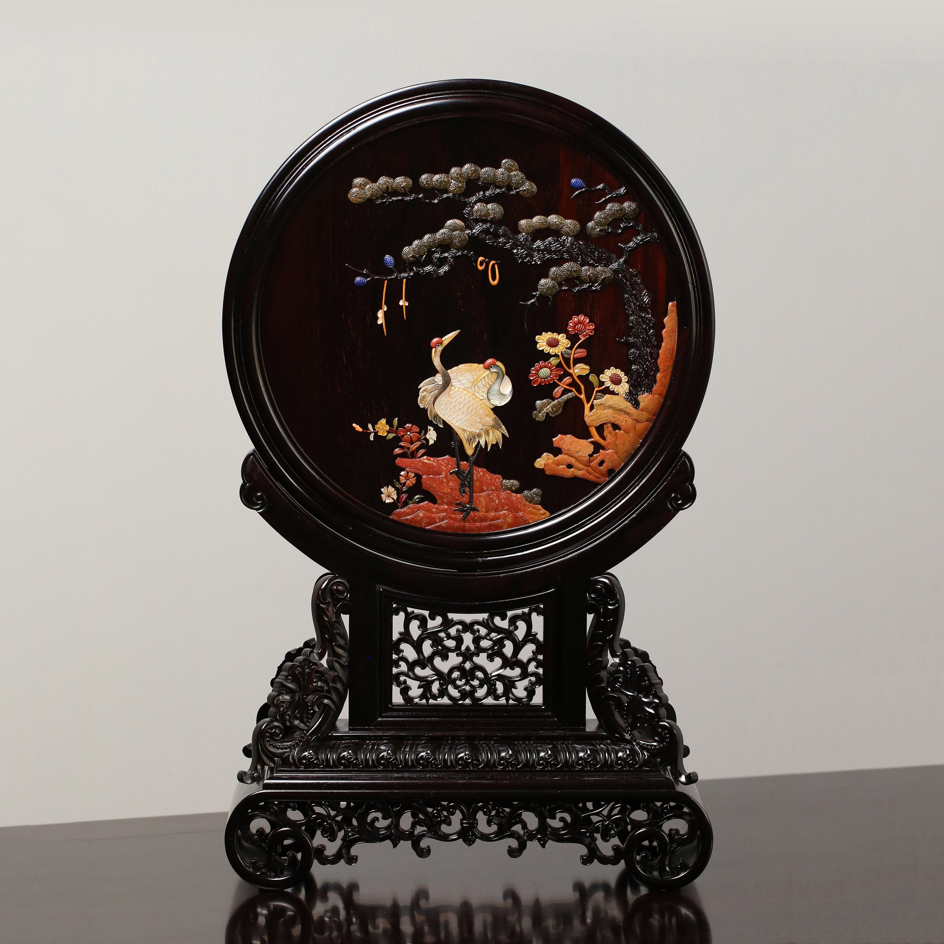 Large-leaf sandalwood inlaid round screen with pine and crane motifs for longevity