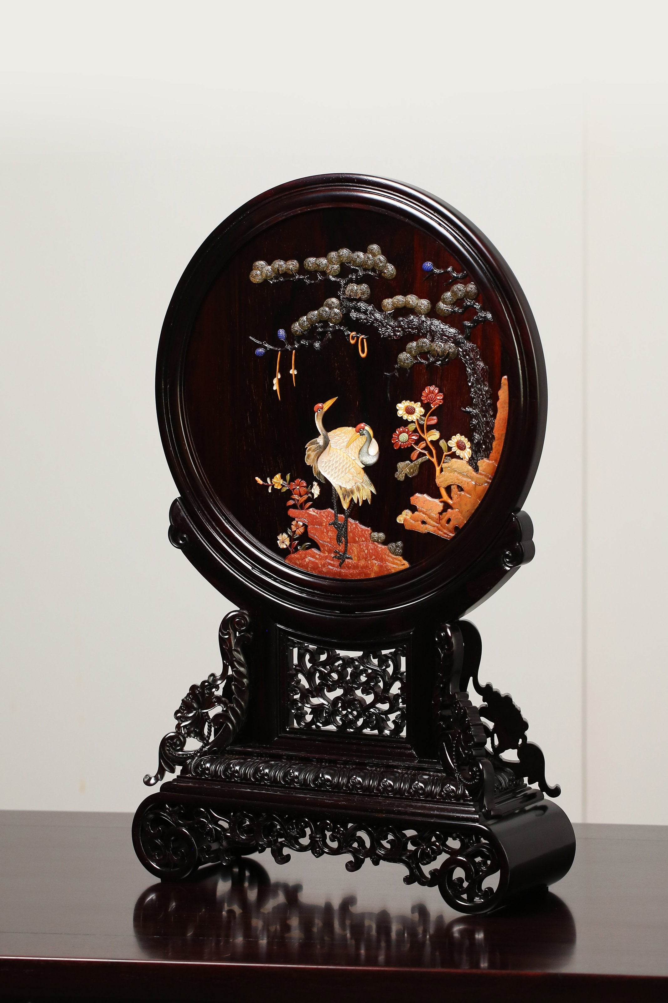 Large-leaf sandalwood inlaid round screen with pine and crane motifs for longevity