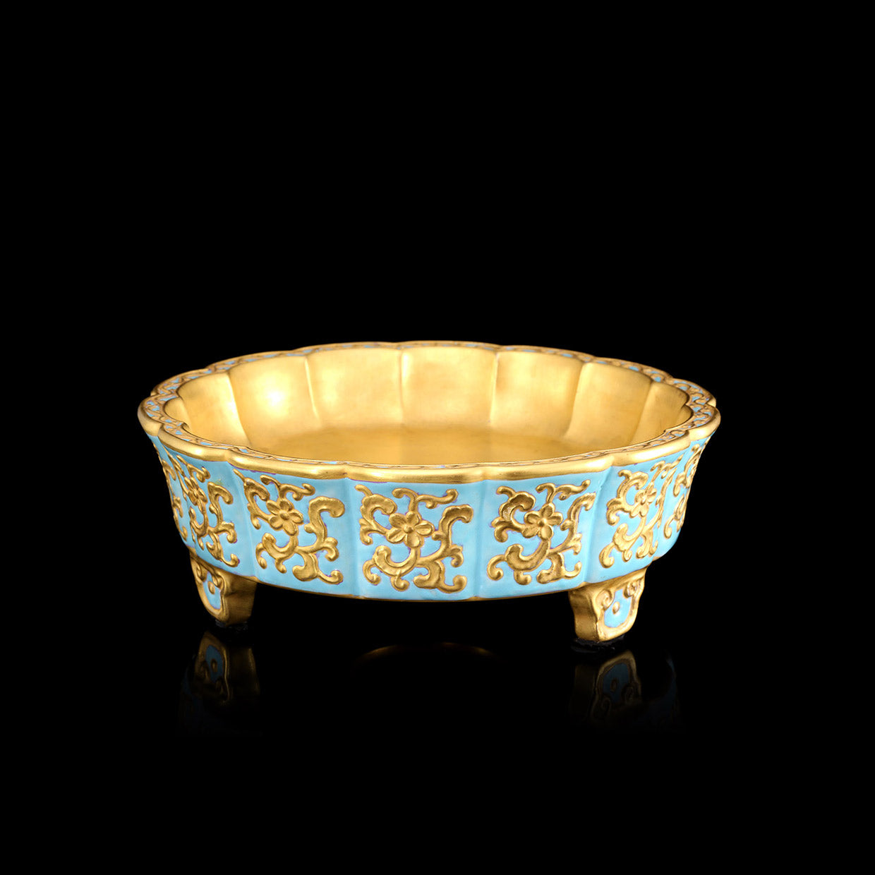 Qianlong Turquoise Ground Gold-Painted Clover Pattern Flower-Shaped Basin with Stand
