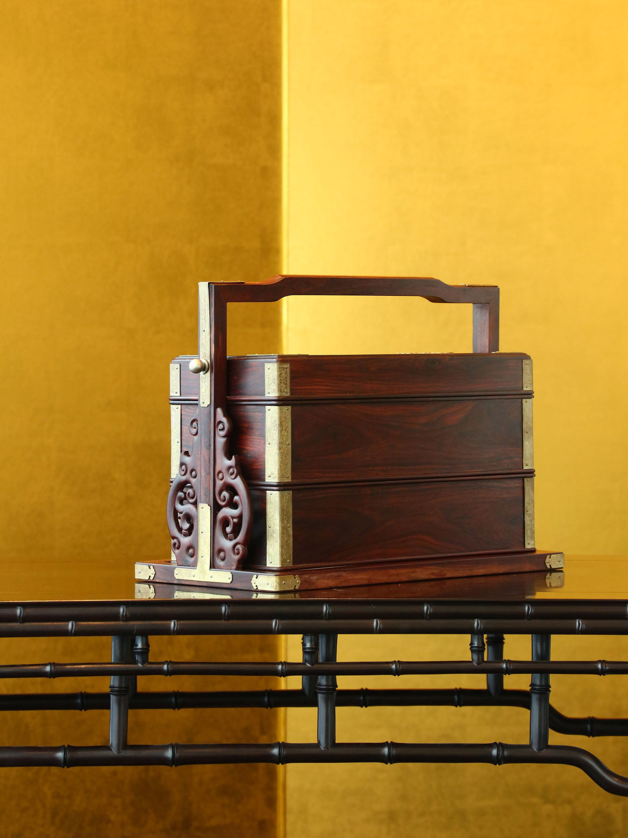 Double-layered carrying box with dragon-shaped pillar made of Dalbergia cochinchinensis