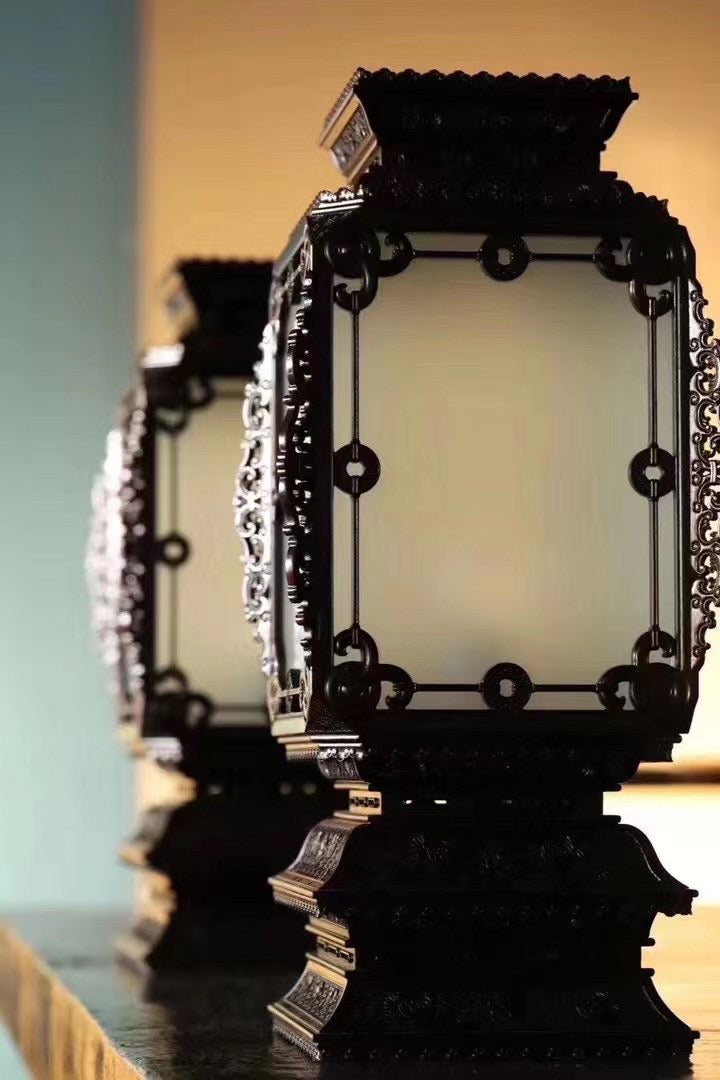 Small-leaf sandalwood table lamp