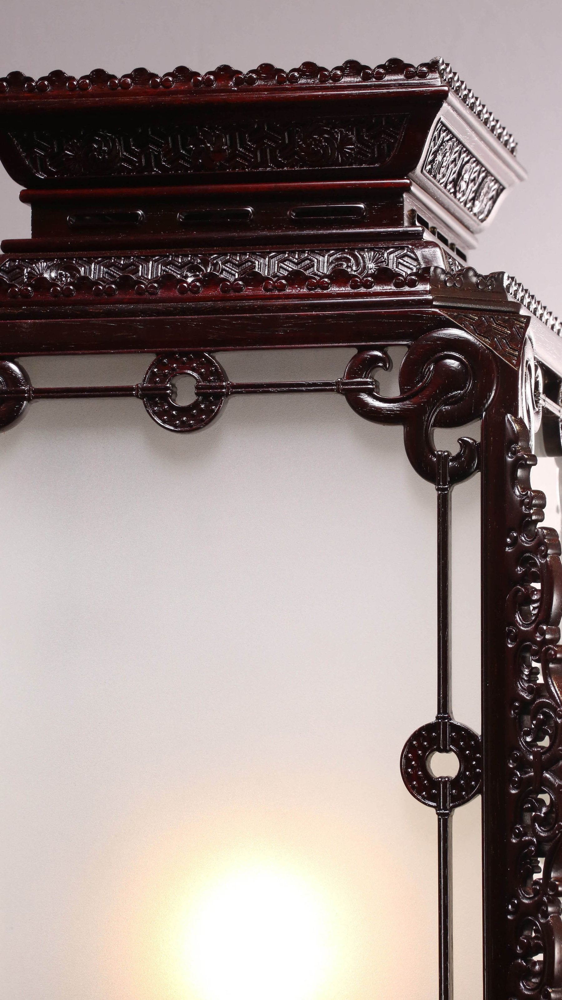 Small-leaf sandalwood table lamp