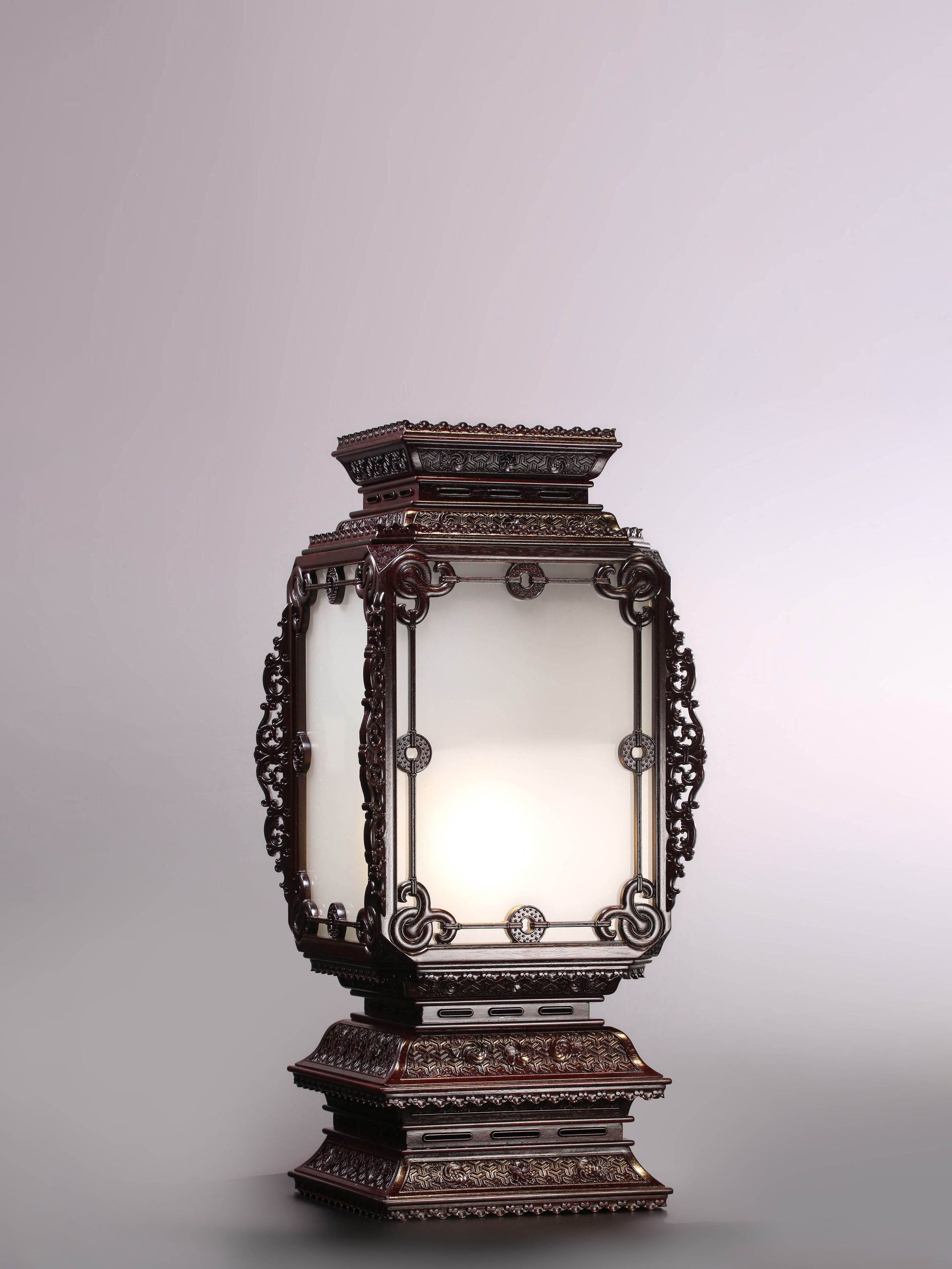 Small-leaf sandalwood table lamp