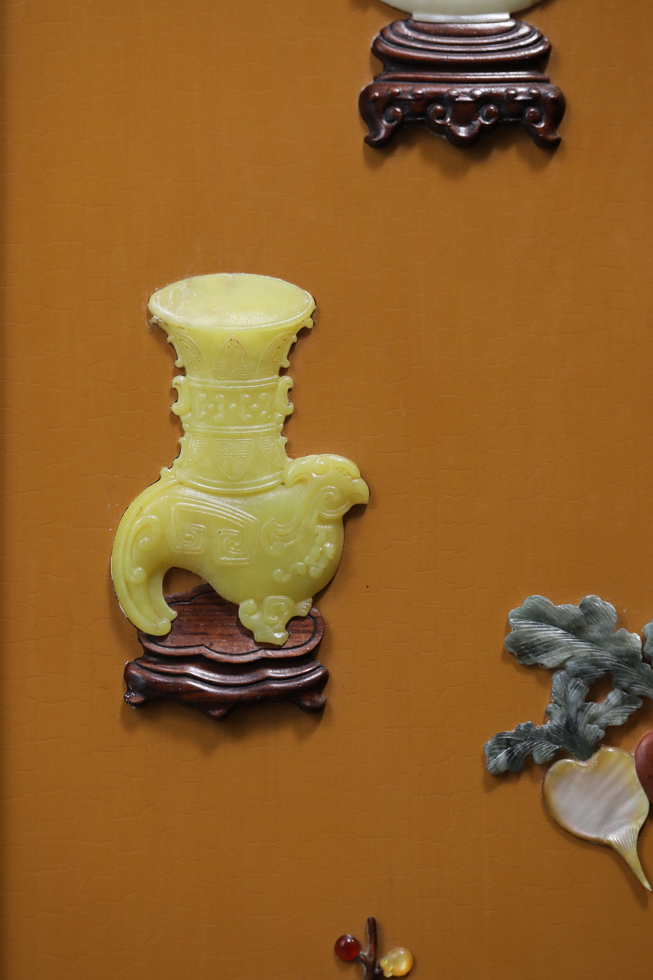 A hanging screen inlaid with precious stones, symbolizing peace and prosperity.