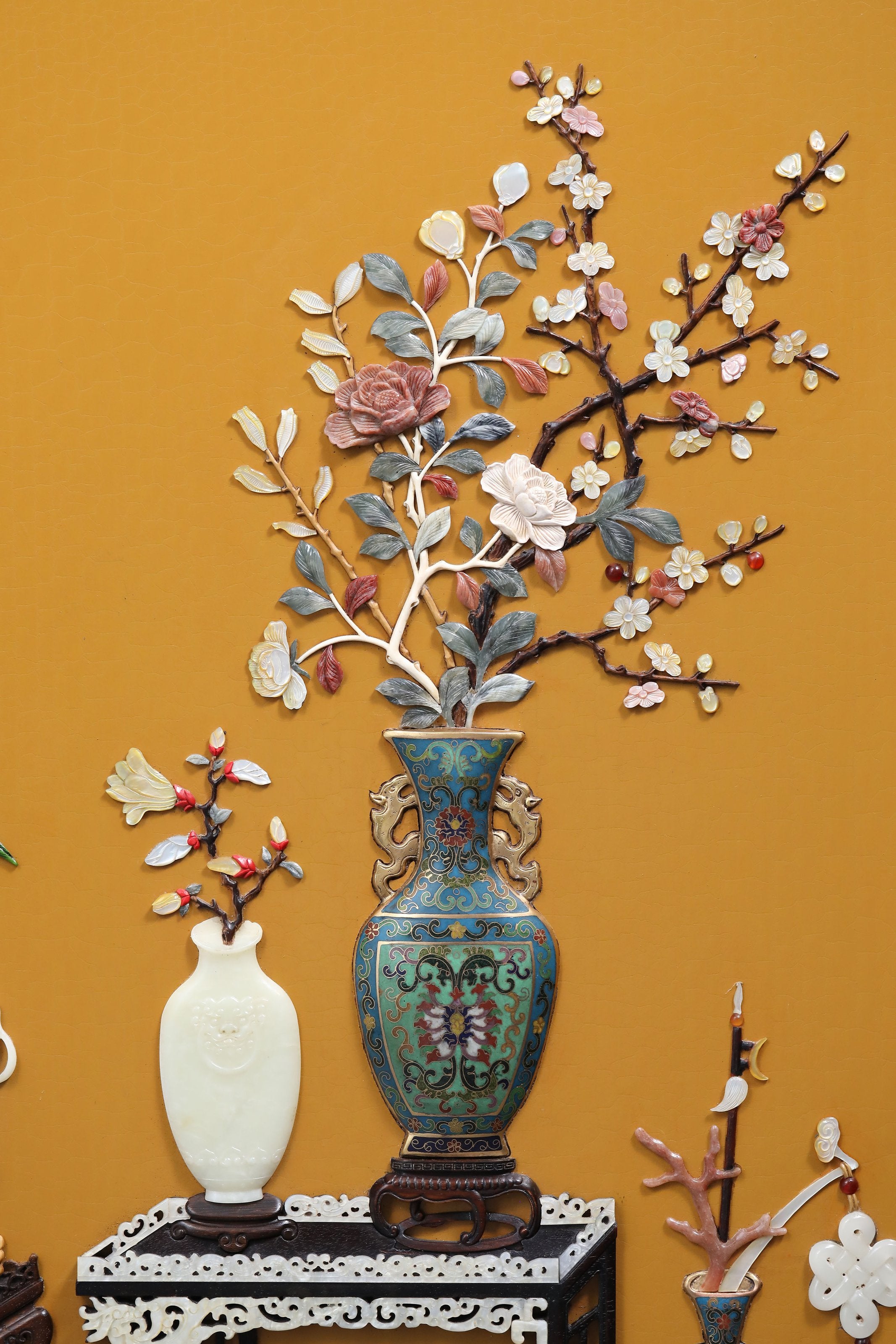 A hanging screen inlaid with precious stones, symbolizing peace and prosperity.