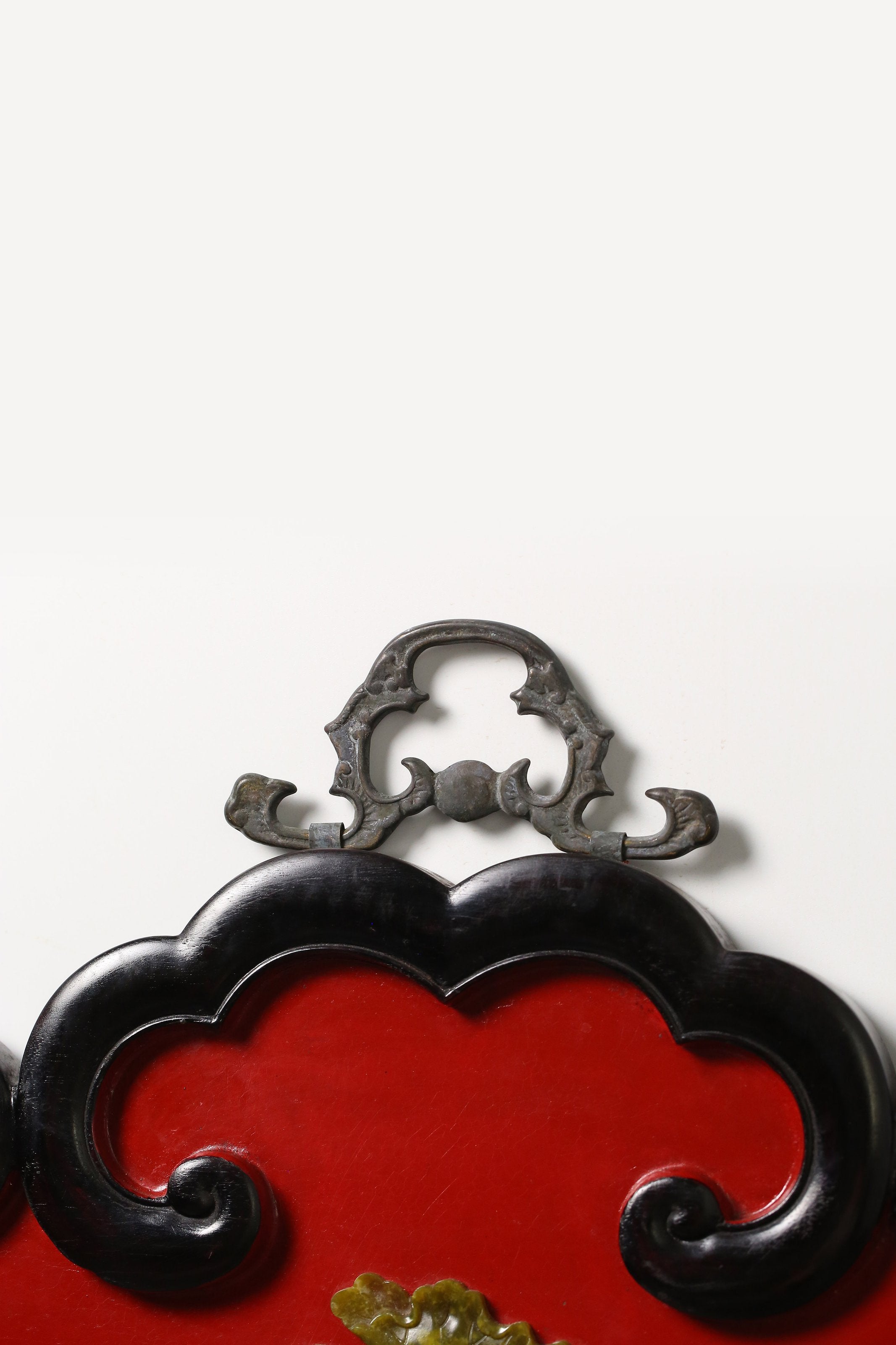 A hanging screen inlaid with precious stones, symbolizing peace and prosperity.