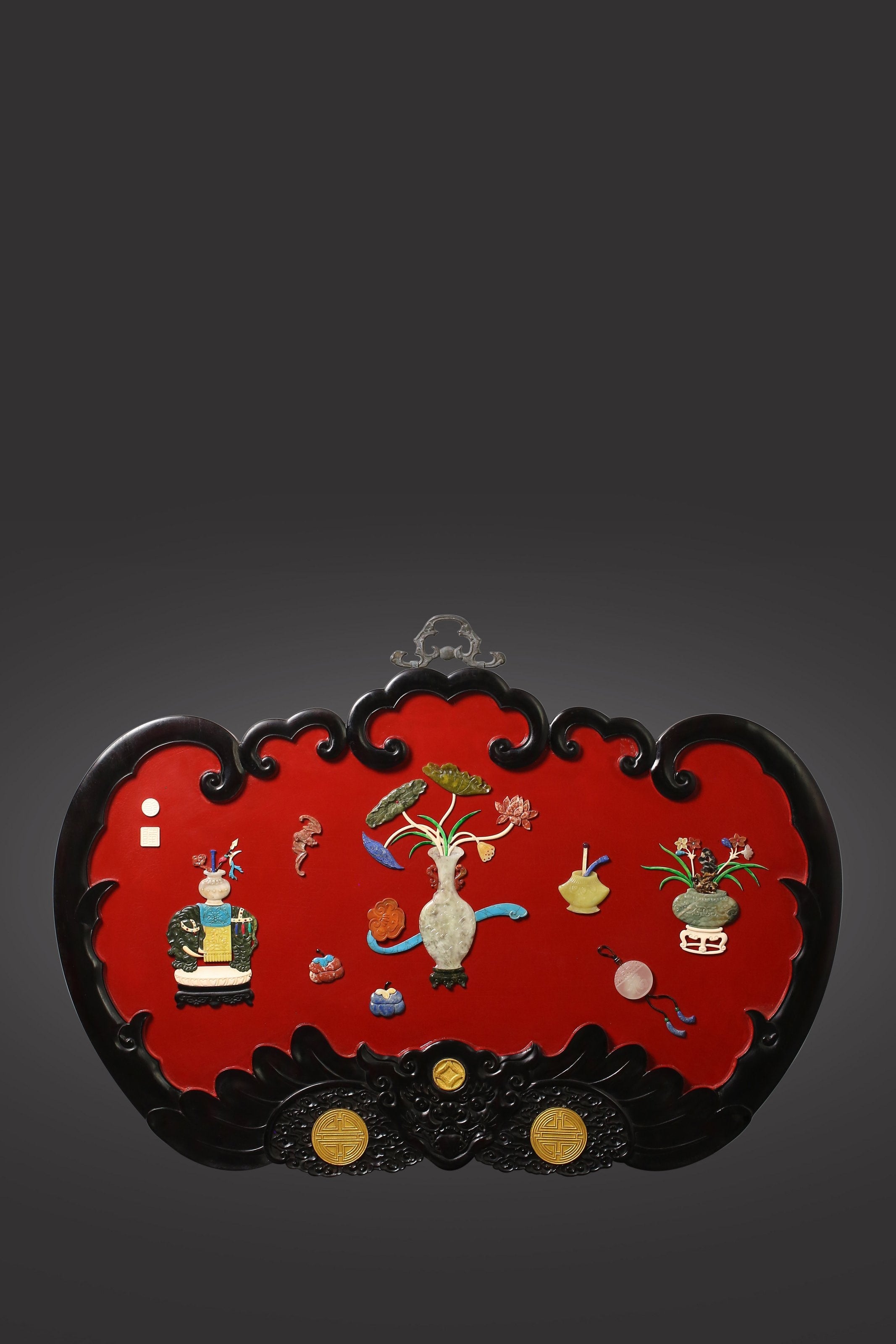 A hanging screen inlaid with precious stones, symbolizing peace and prosperity.