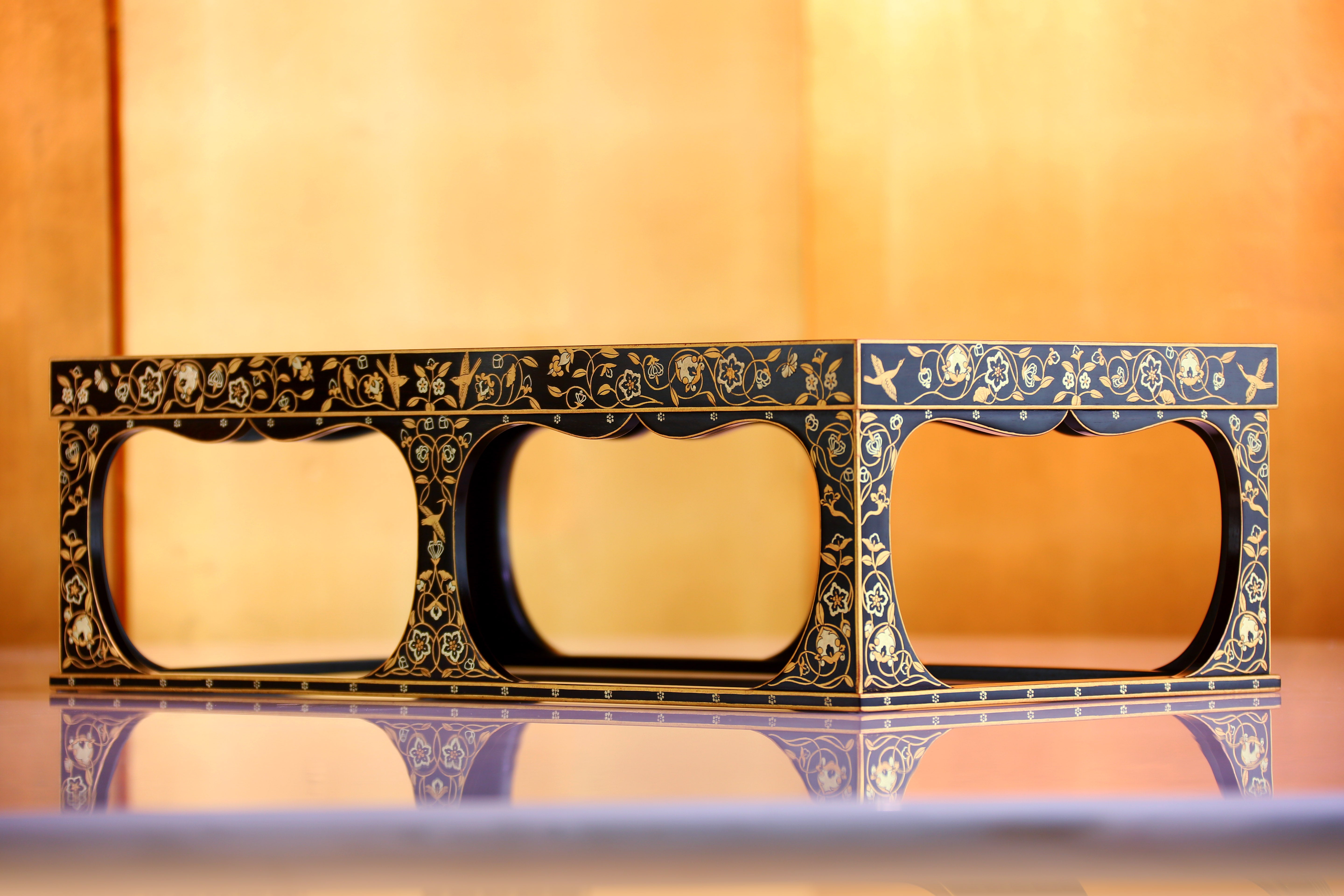 Replica of Tang Dynasty gold-painted tea tray