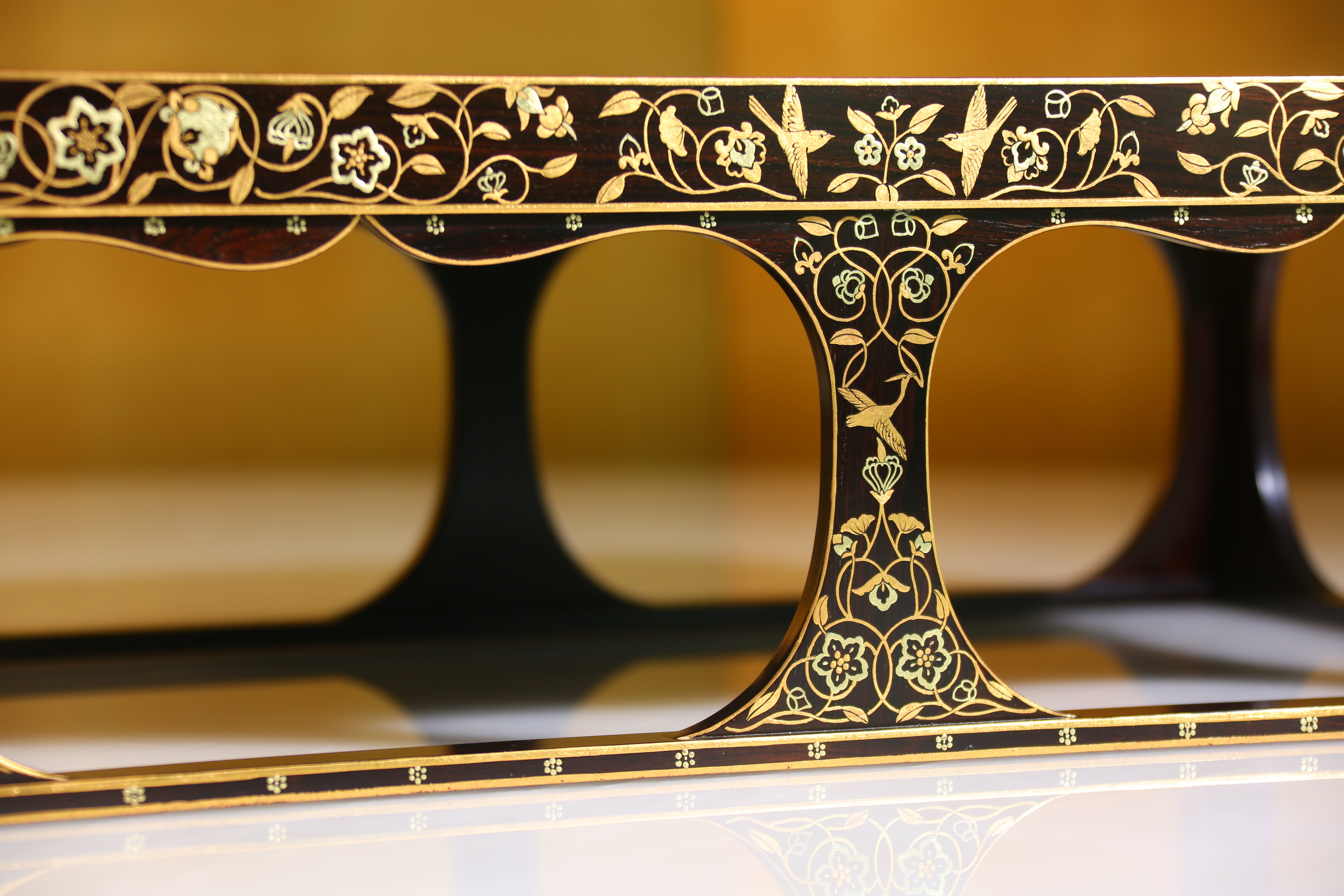 Replica of Tang Dynasty gold-painted tea tray