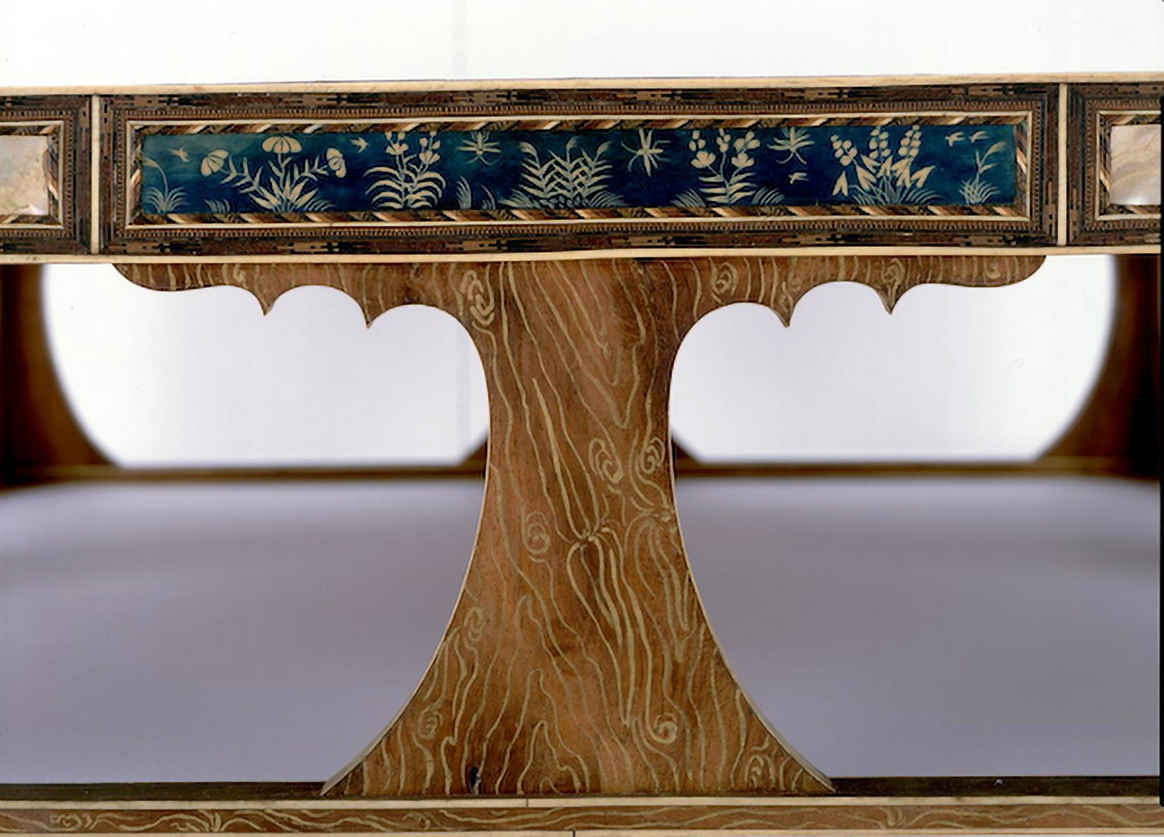 Replica of Tang Dynasty gold-painted tea tray