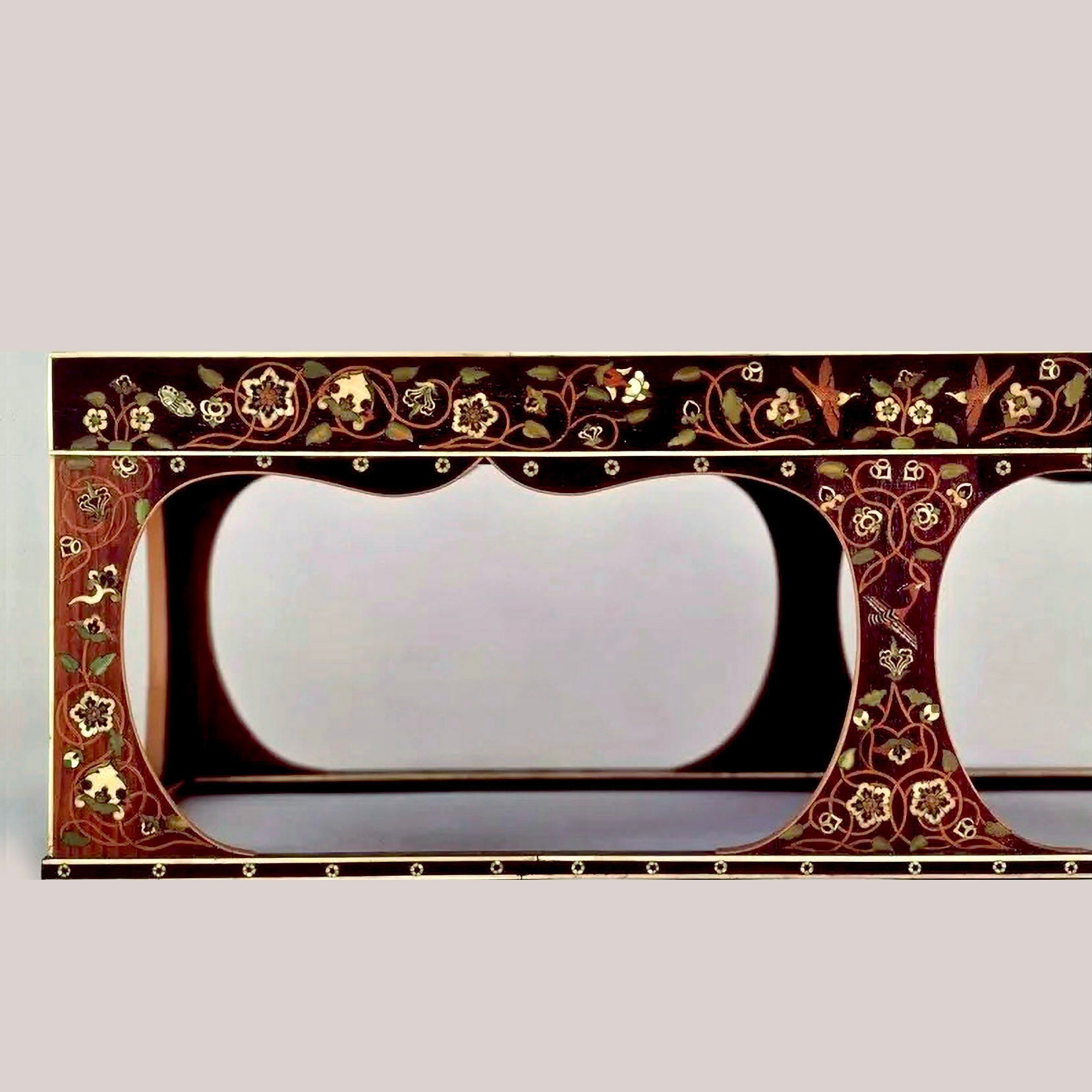Replica of Tang Dynasty gold-painted tea tray