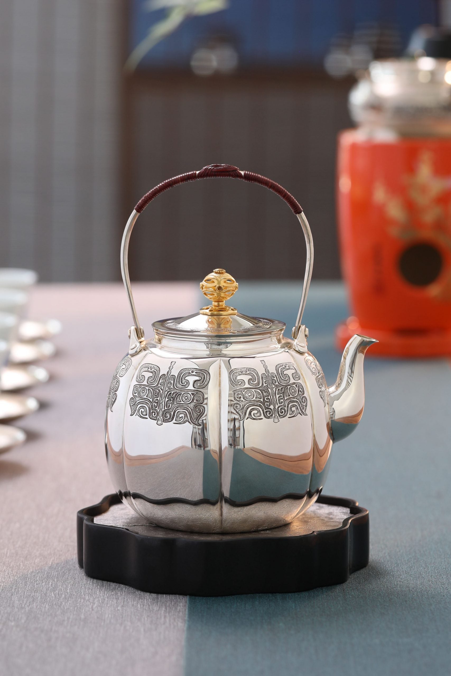 Taotie-patterned gold-handled animal-mouthed cloth bag-shaped ewer (with pure gold knob)