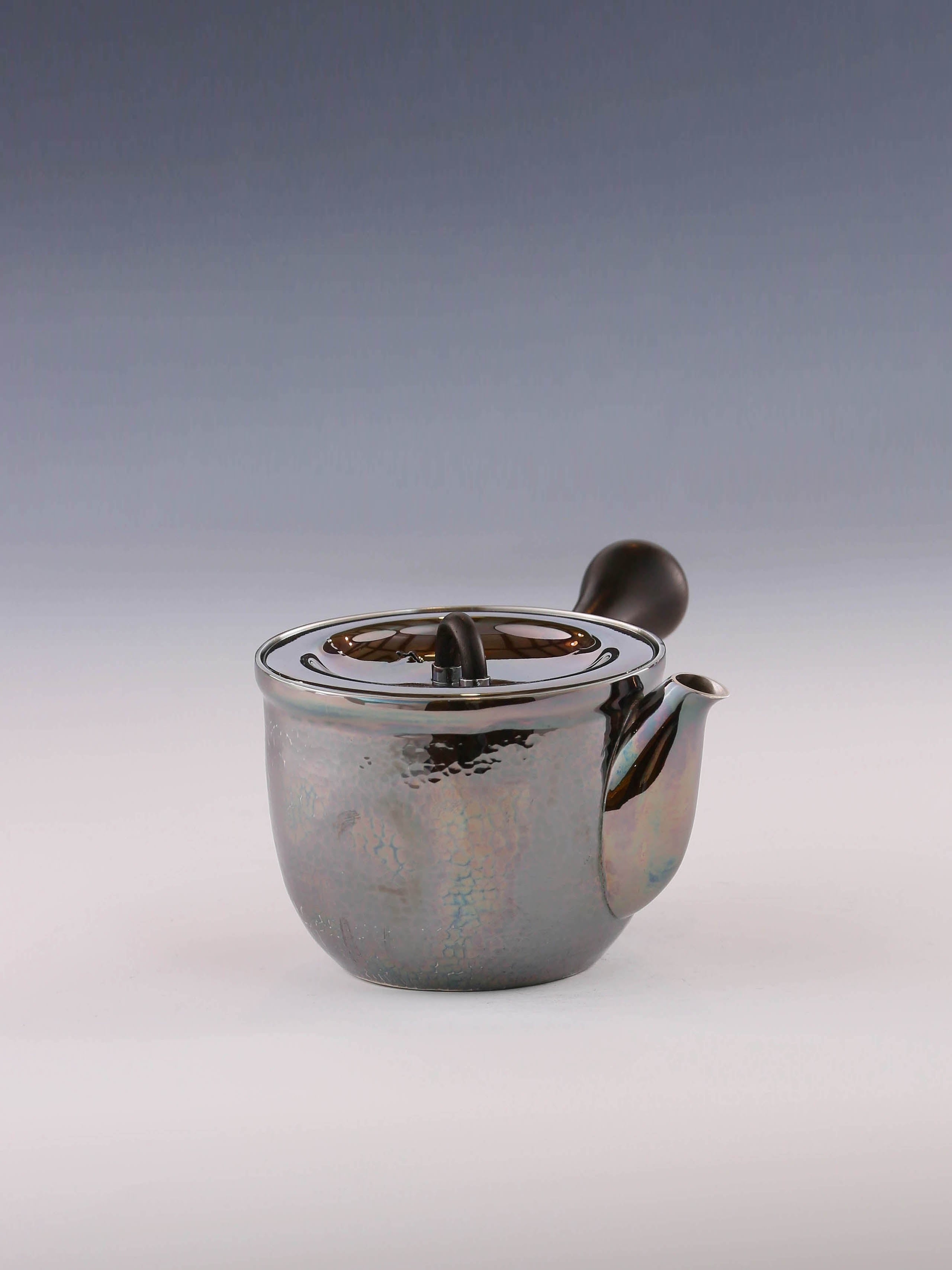 Bucket-shaped side-handled teapot
