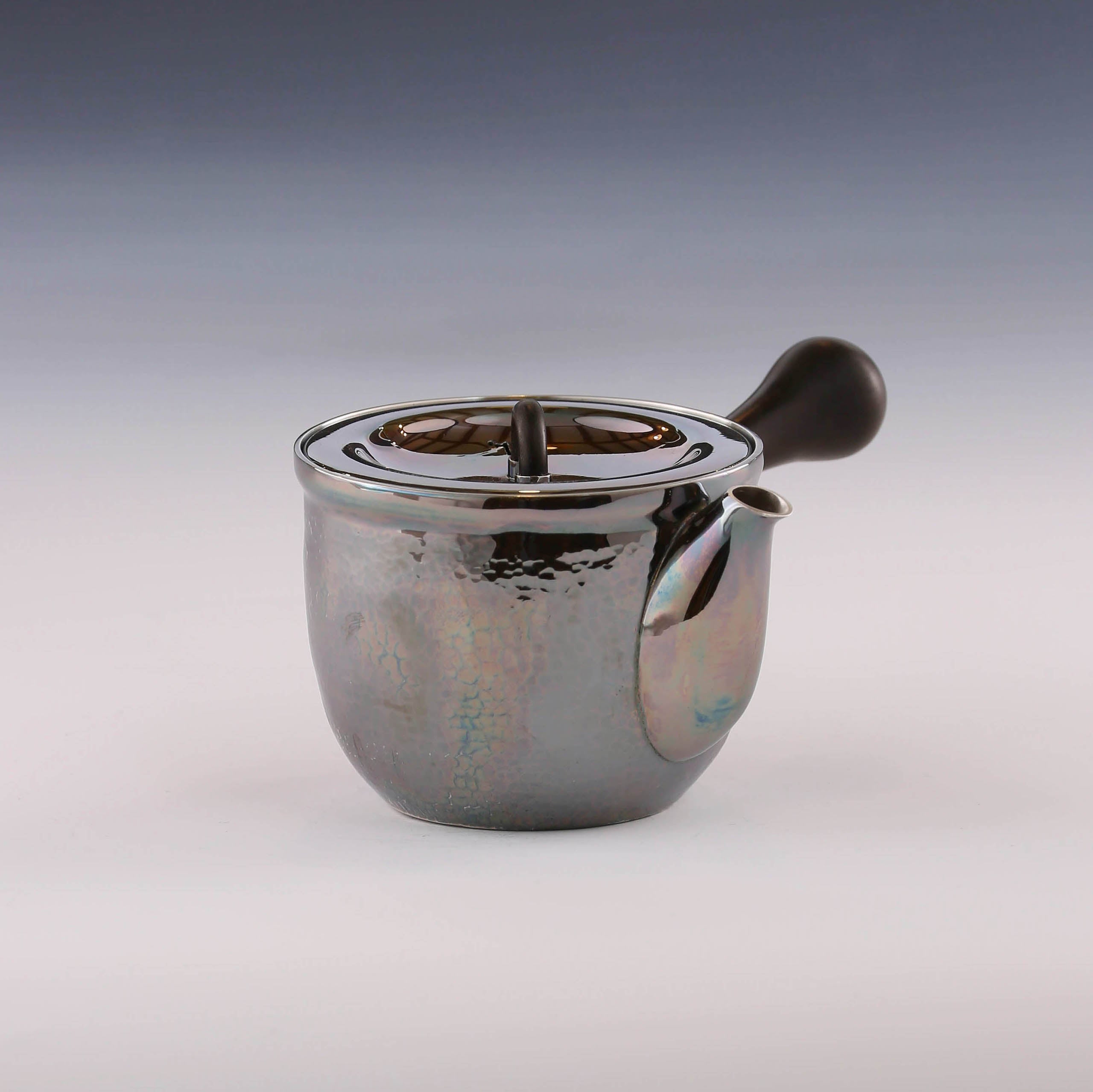 Bucket-shaped side-handled teapot