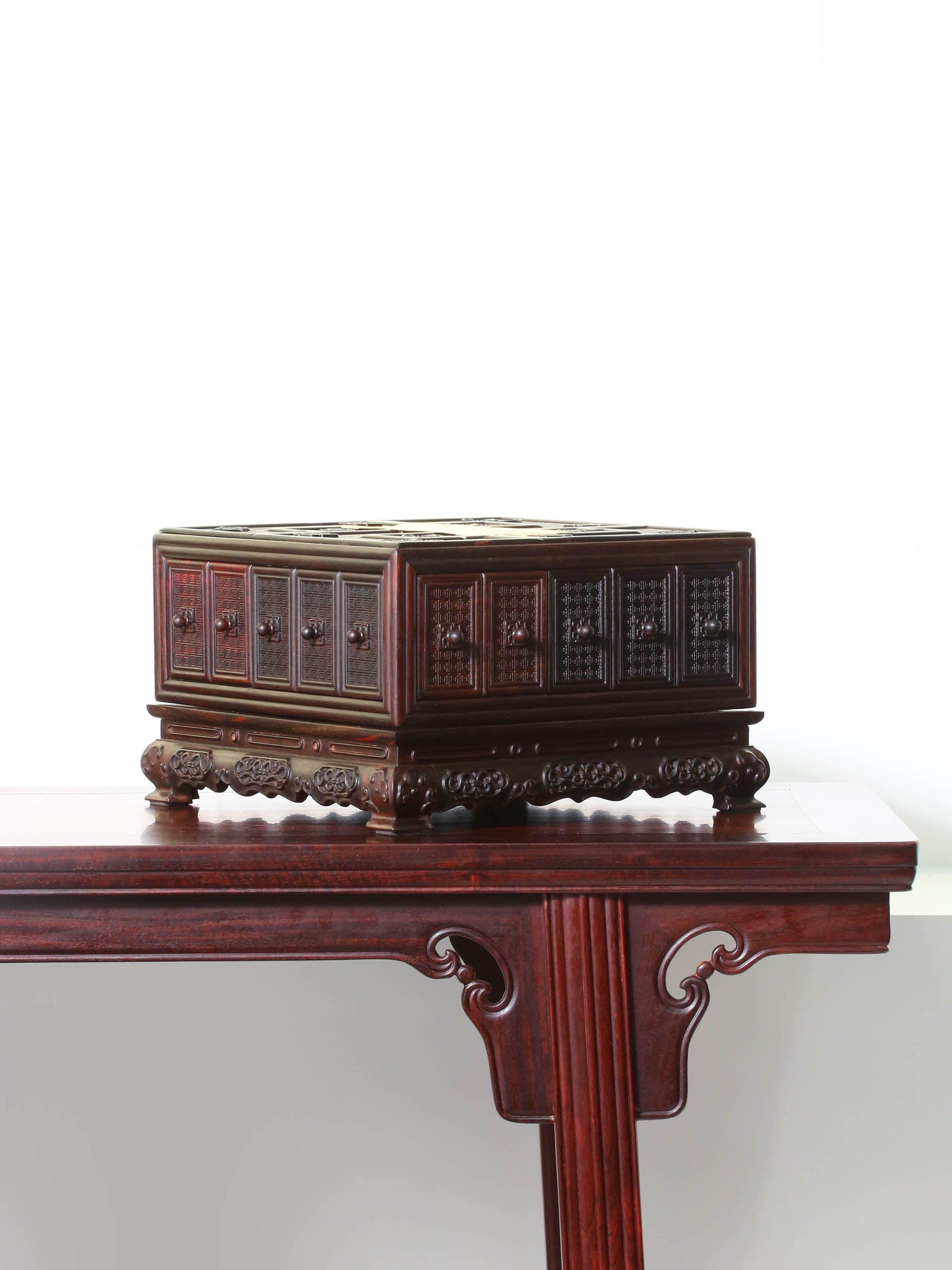 Grand Elegant Hall Swastika Pattern Blessings and Abundant Fortune Zambian Rosewood Qianlong Treasure Box