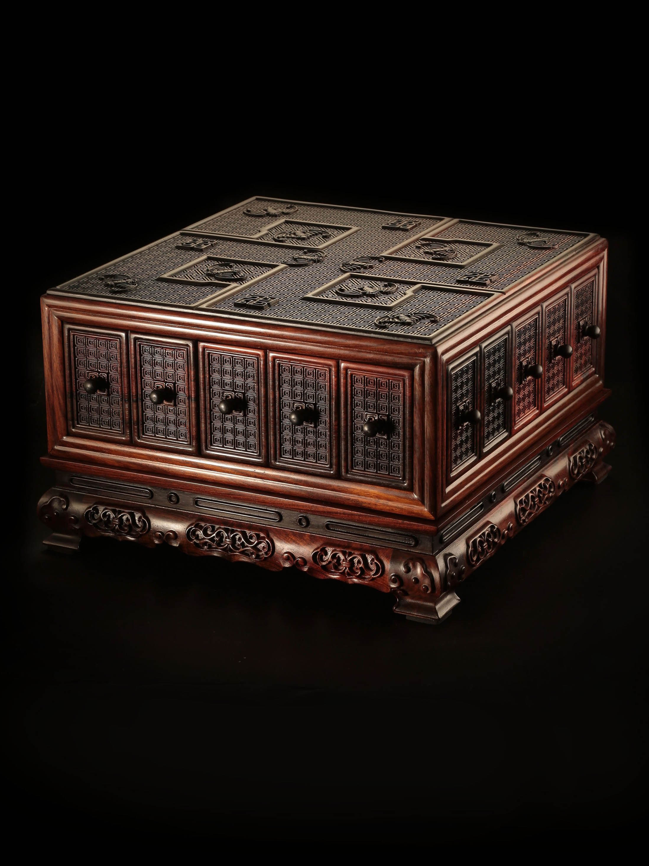 Grand Elegant Hall Swastika Pattern Blessings and Abundant Fortune Zambian Rosewood Qianlong Treasure Box