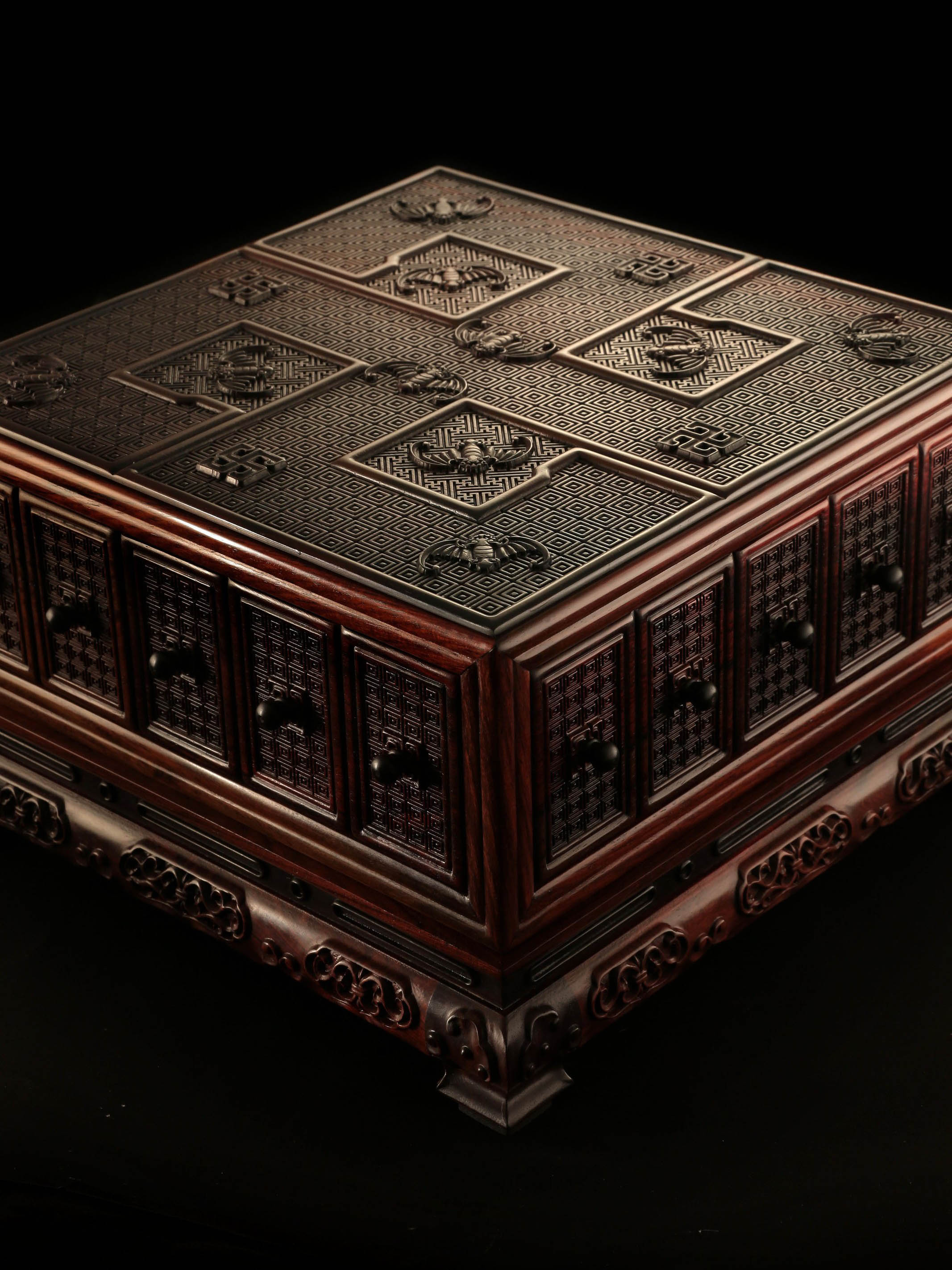 Grand Elegant Hall Swastika Pattern Blessings and Abundant Fortune Zambian Rosewood Qianlong Treasure Box
