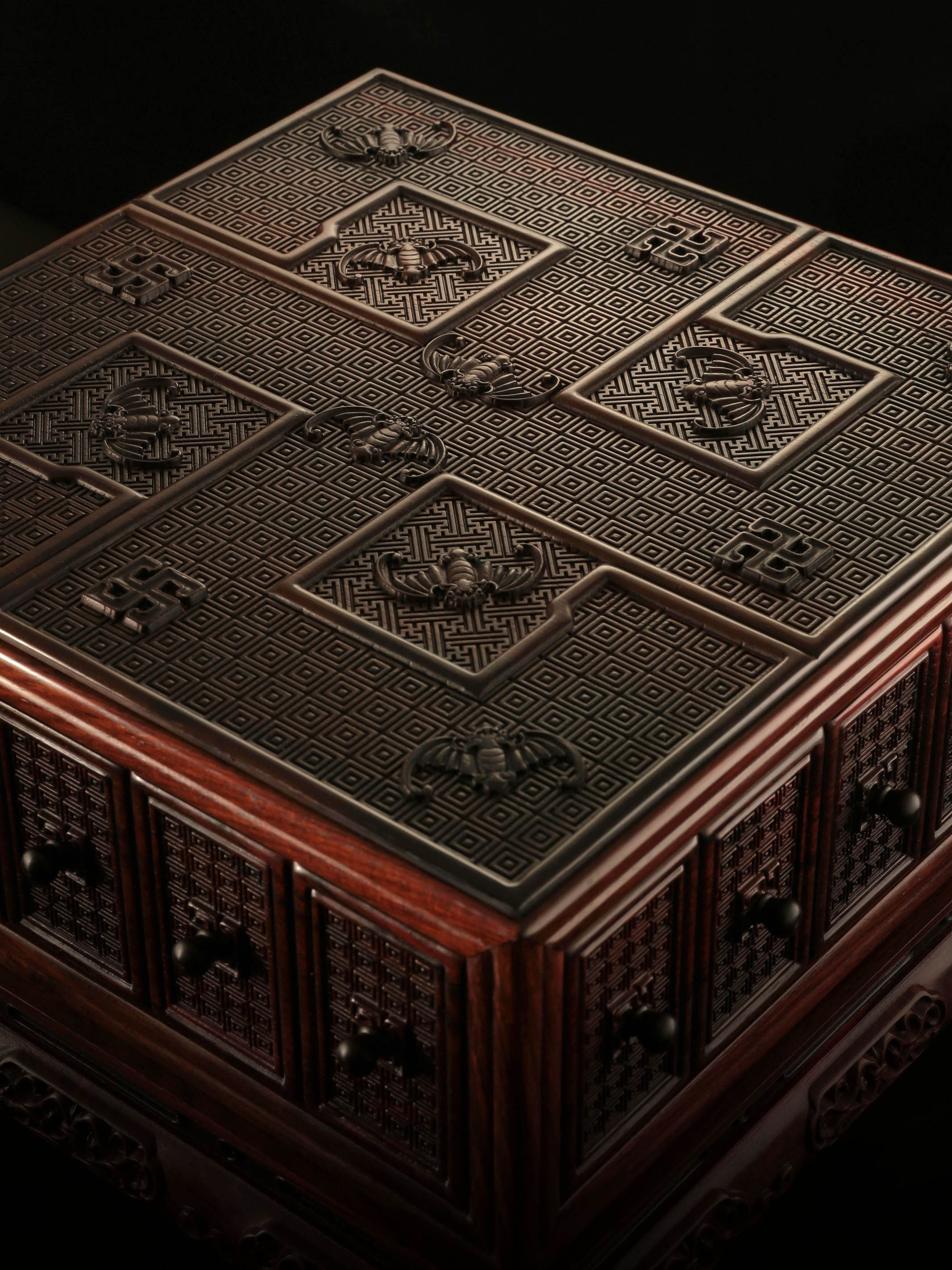Grand Elegant Hall Swastika Pattern Blessings and Abundant Fortune Zambian Rosewood Qianlong Treasure Box