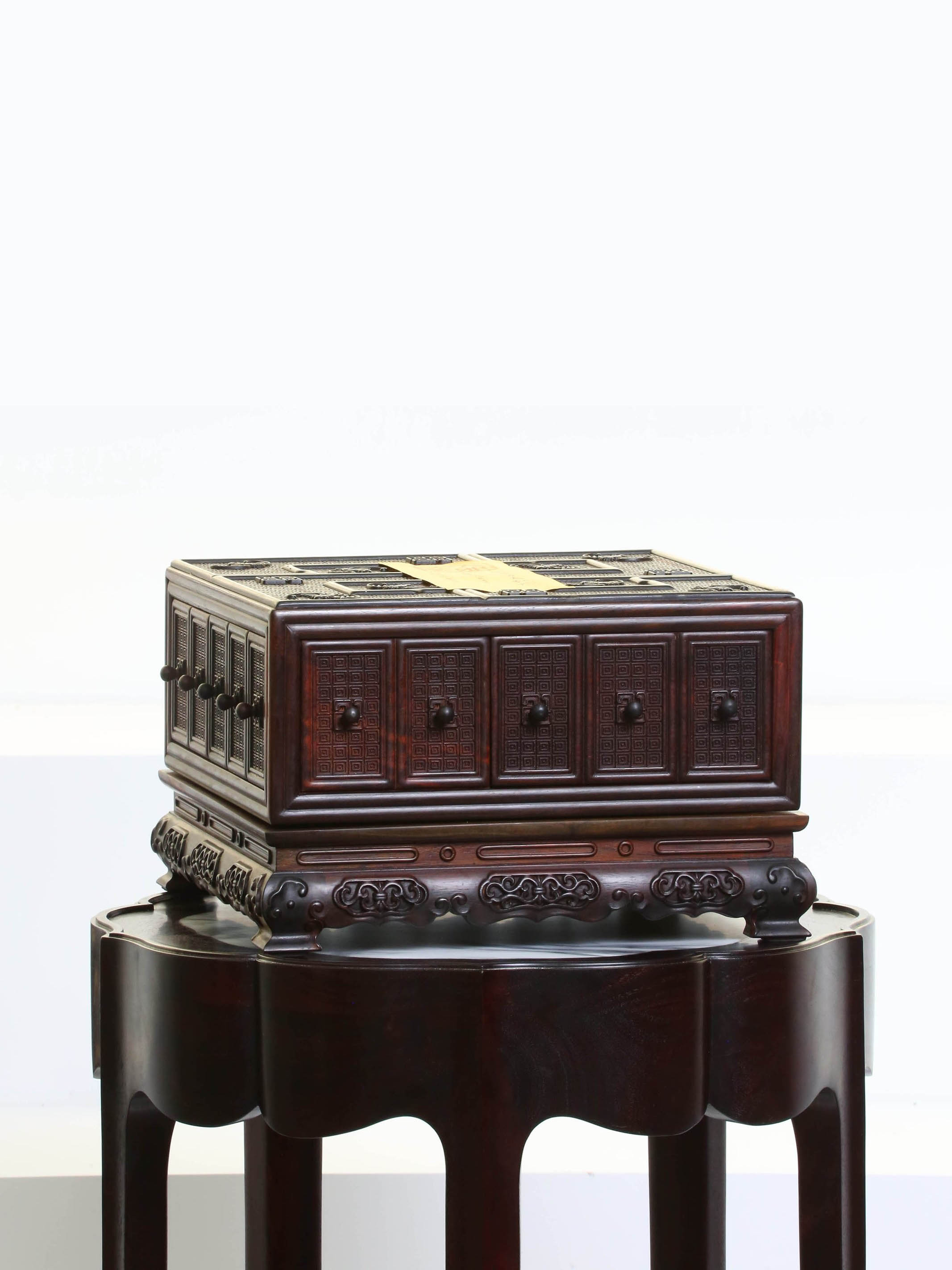 Grand Elegant Hall Swastika Pattern Blessings and Abundant Fortune Zambian Rosewood Qianlong Treasure Box