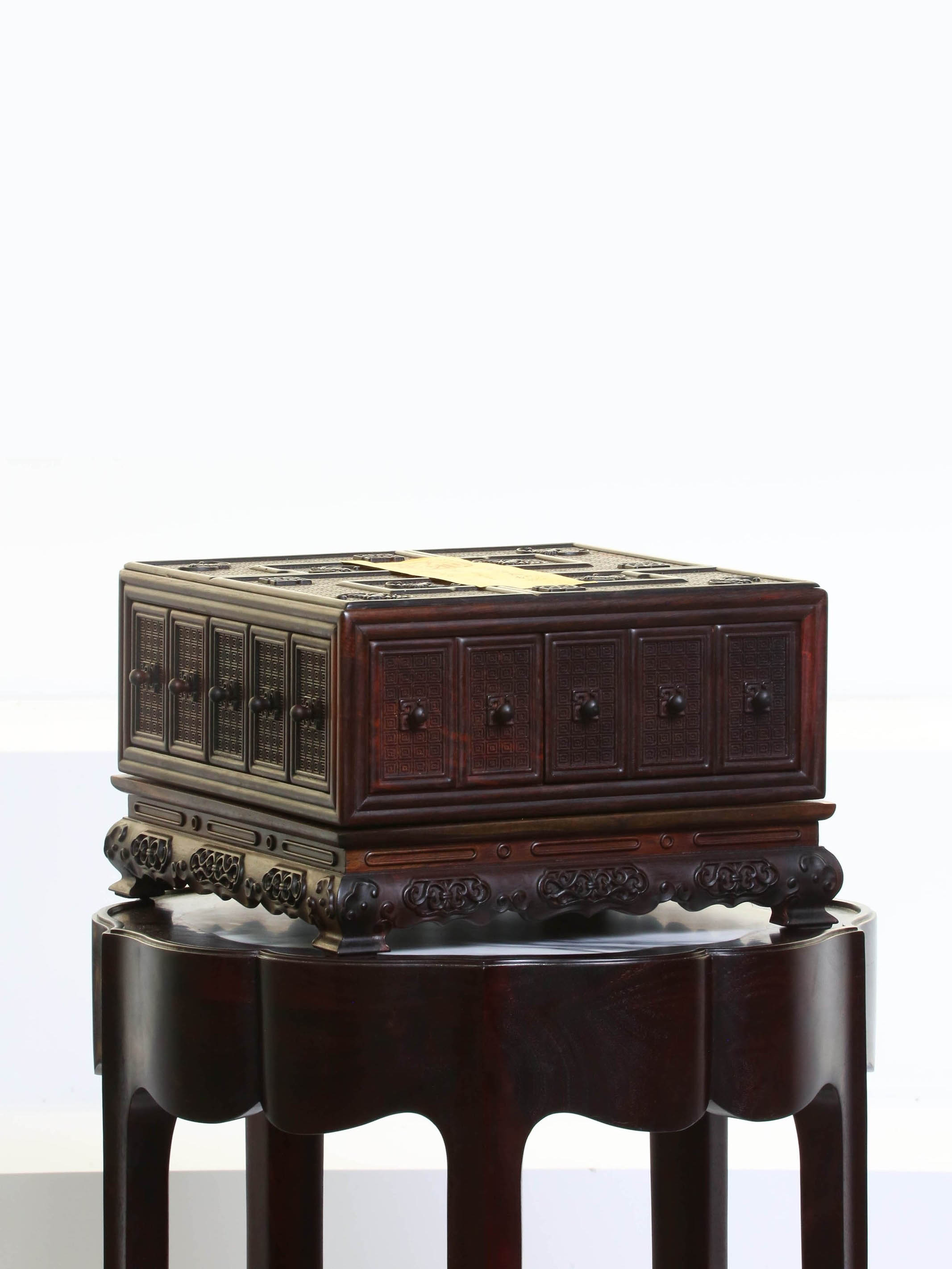 Grand Elegant Hall Swastika Pattern Blessings and Abundant Fortune Zambian Rosewood Qianlong Treasure Box