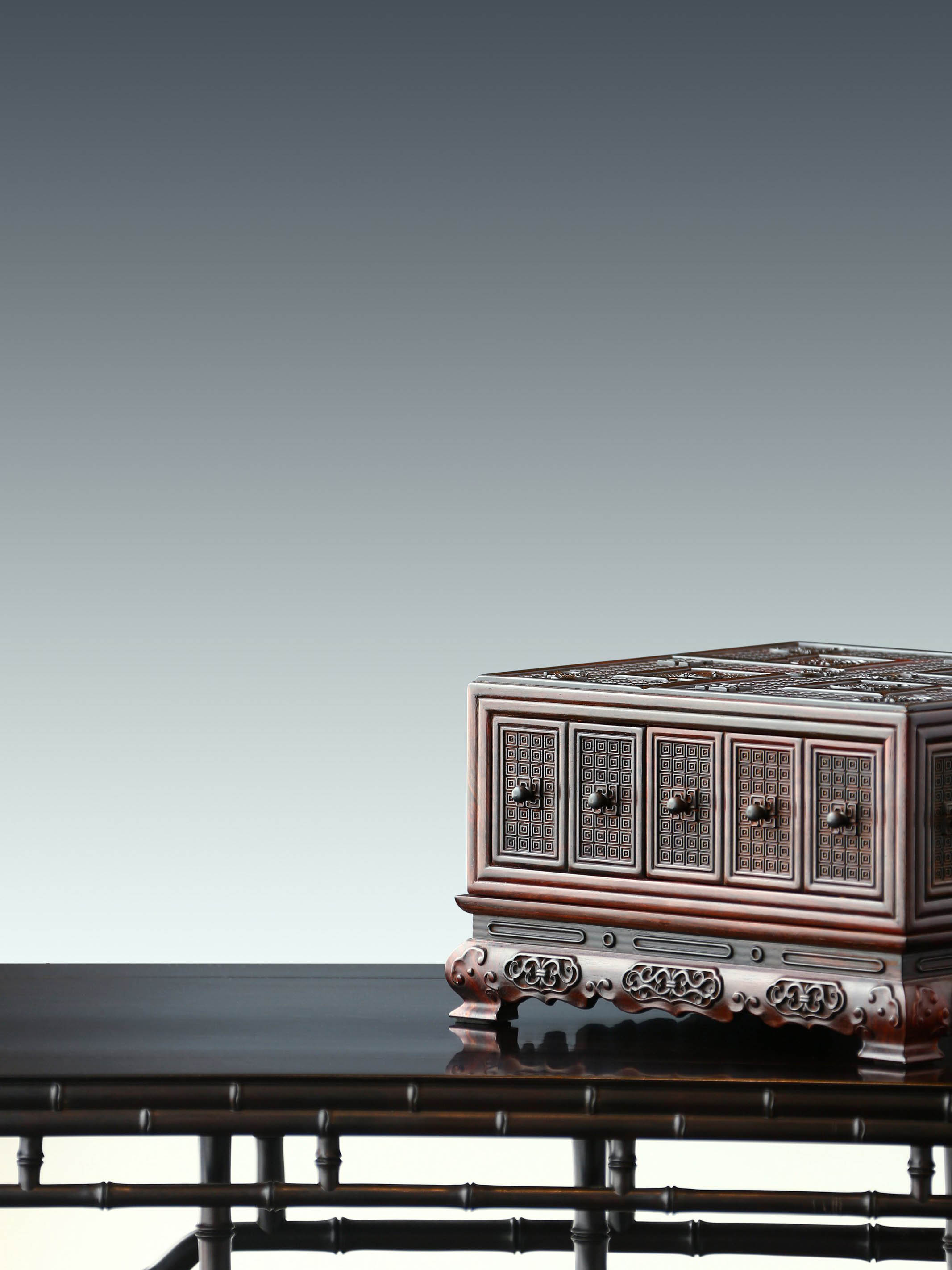 Grand Elegant Hall Swastika Pattern Blessings and Abundant Fortune Zambian Rosewood Qianlong Treasure Box