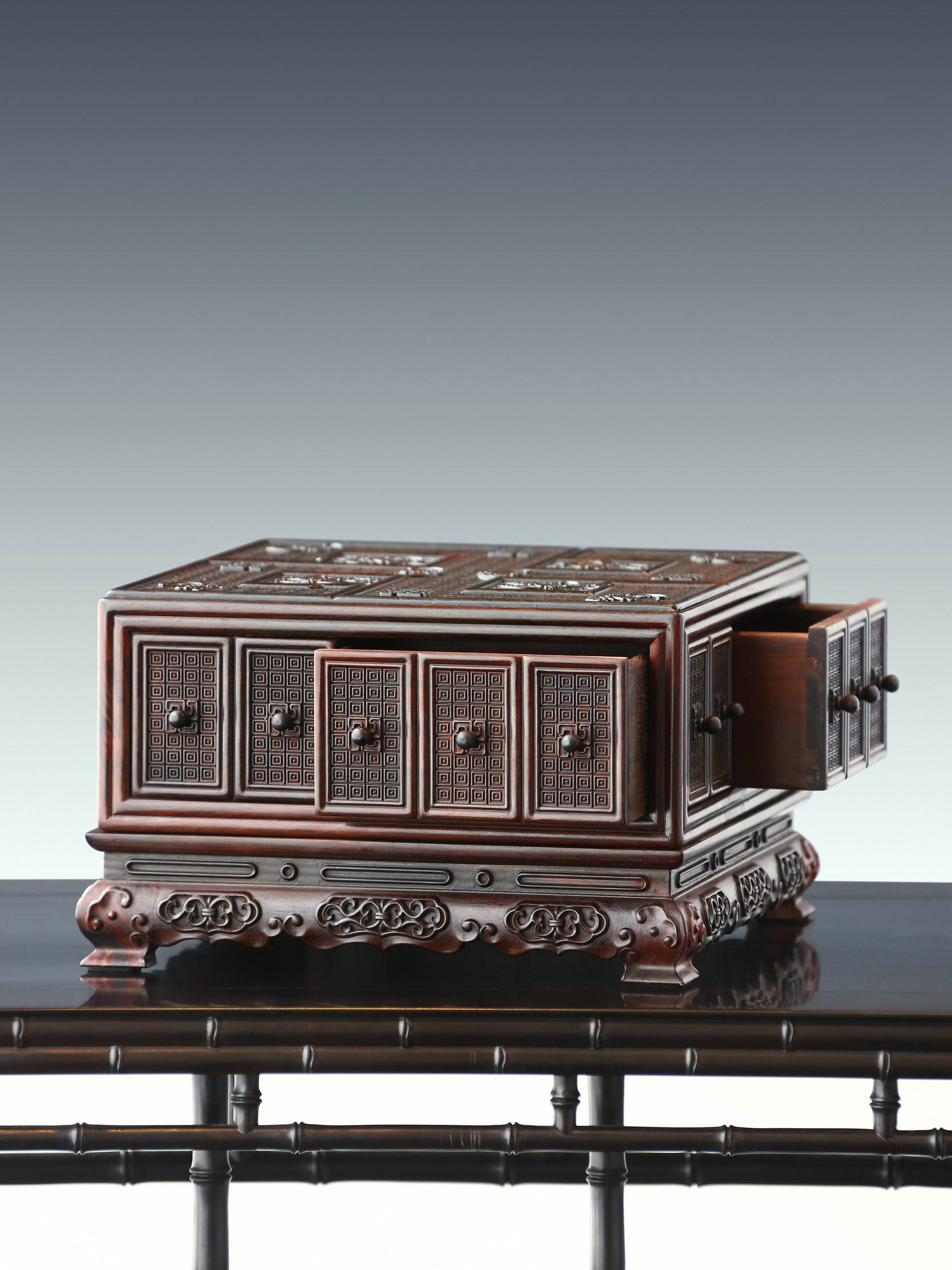 Grand Elegant Hall Swastika Pattern Blessings and Abundant Fortune Zambian Rosewood Qianlong Treasure Box