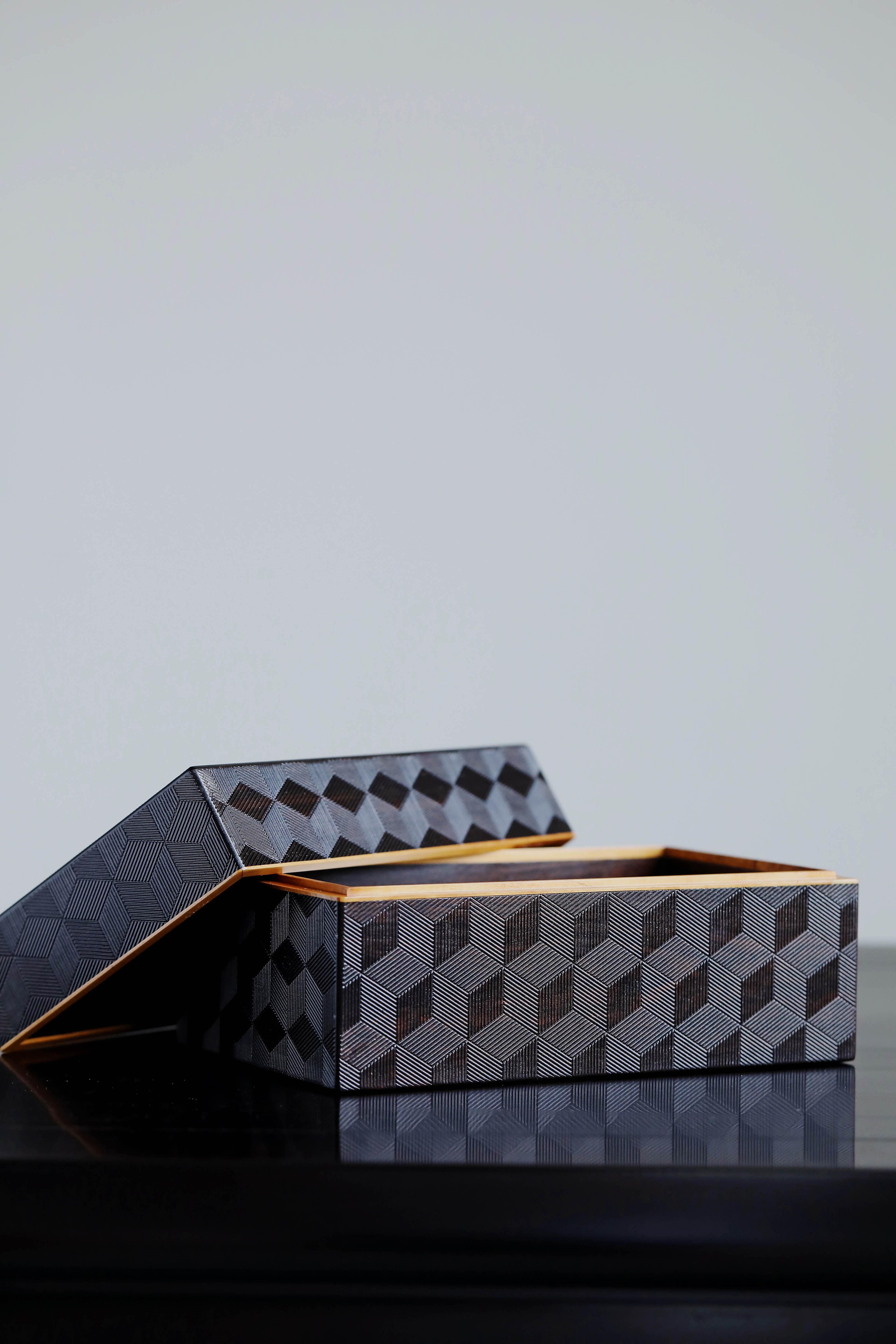 Plum blossom pattern/swastika pattern/snowflake pattern purple sandalwood tissue box