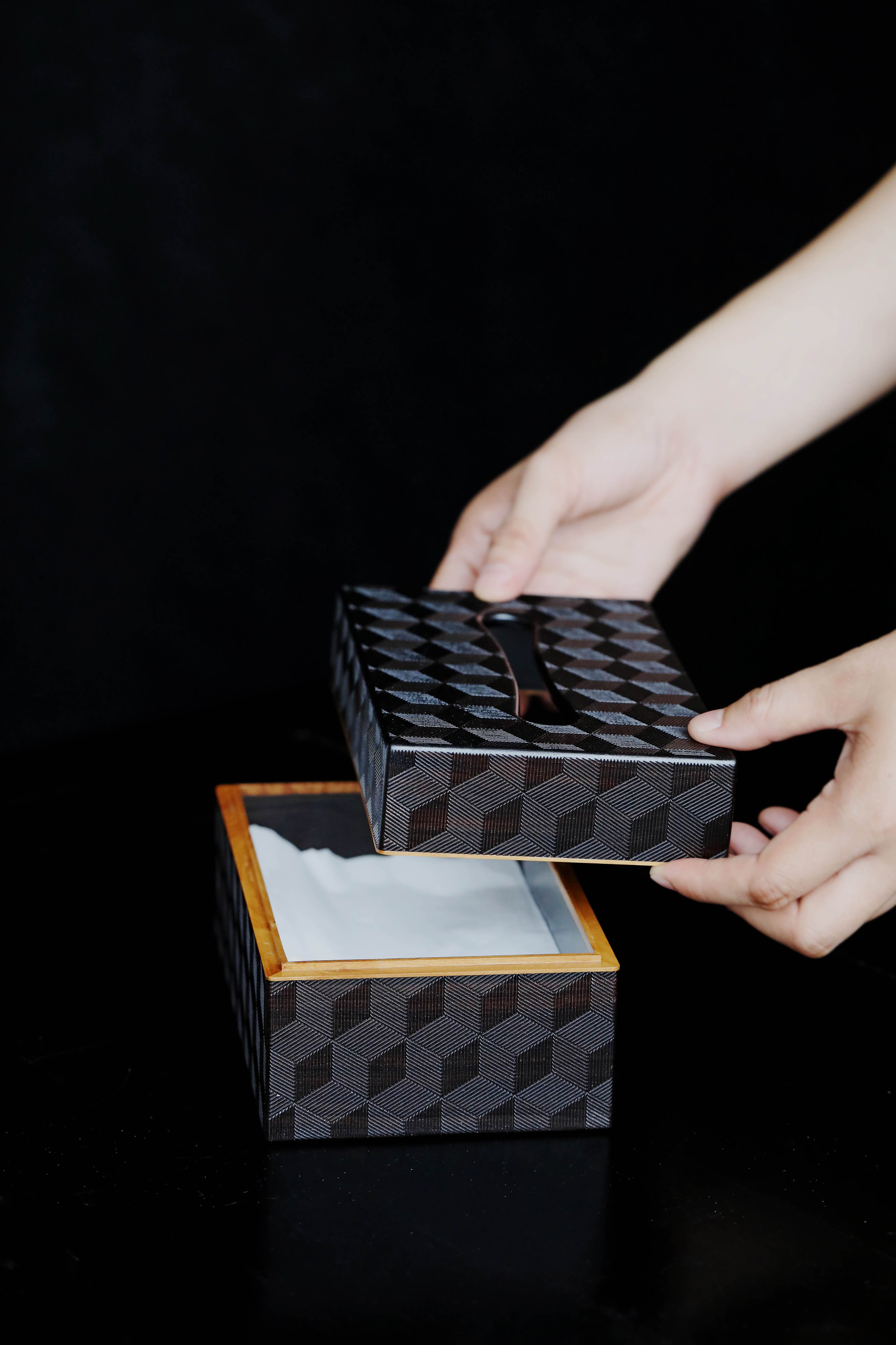 Plum blossom pattern/swastika pattern/snowflake pattern purple sandalwood tissue box