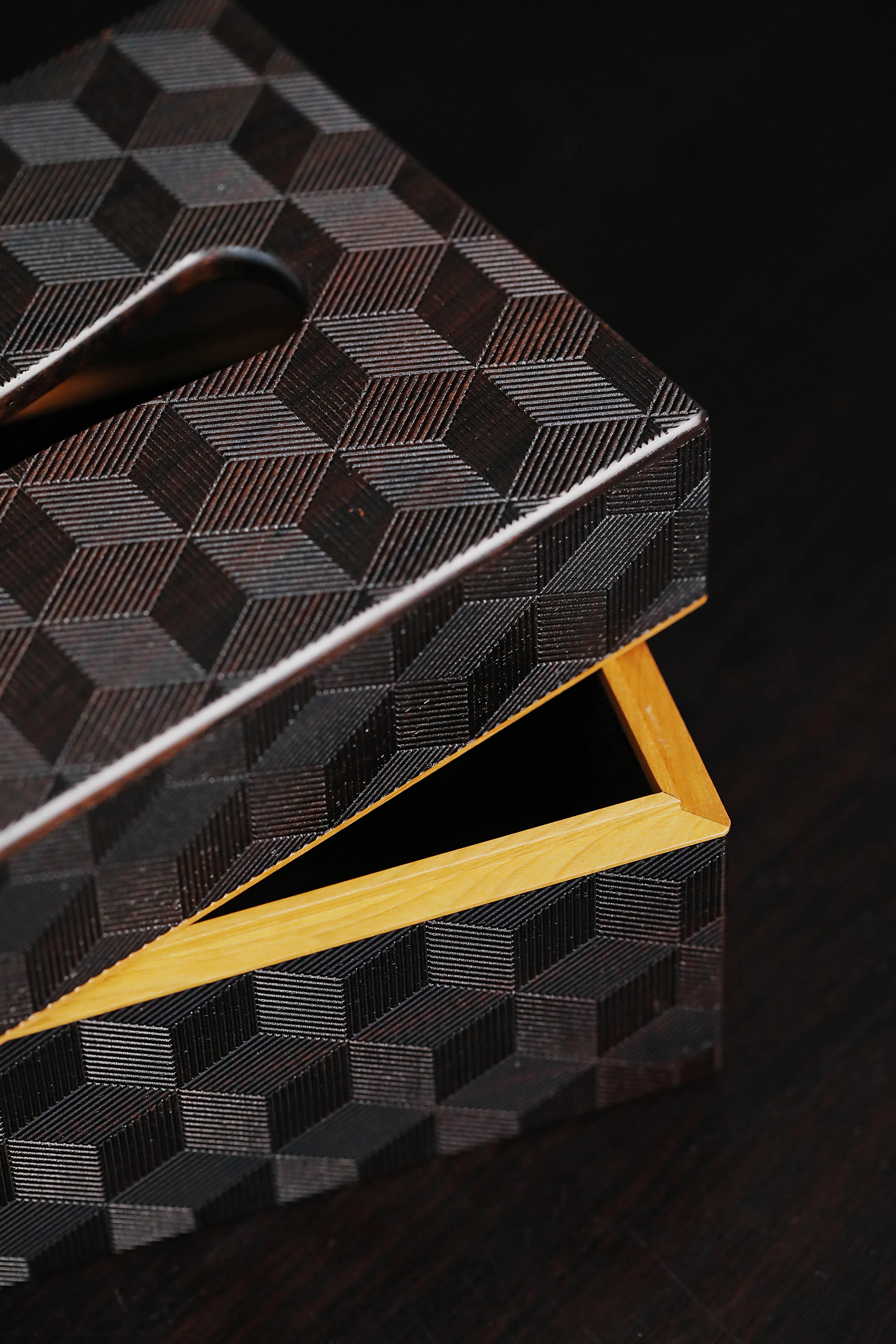 Plum blossom pattern/swastika pattern/snowflake pattern purple sandalwood tissue box