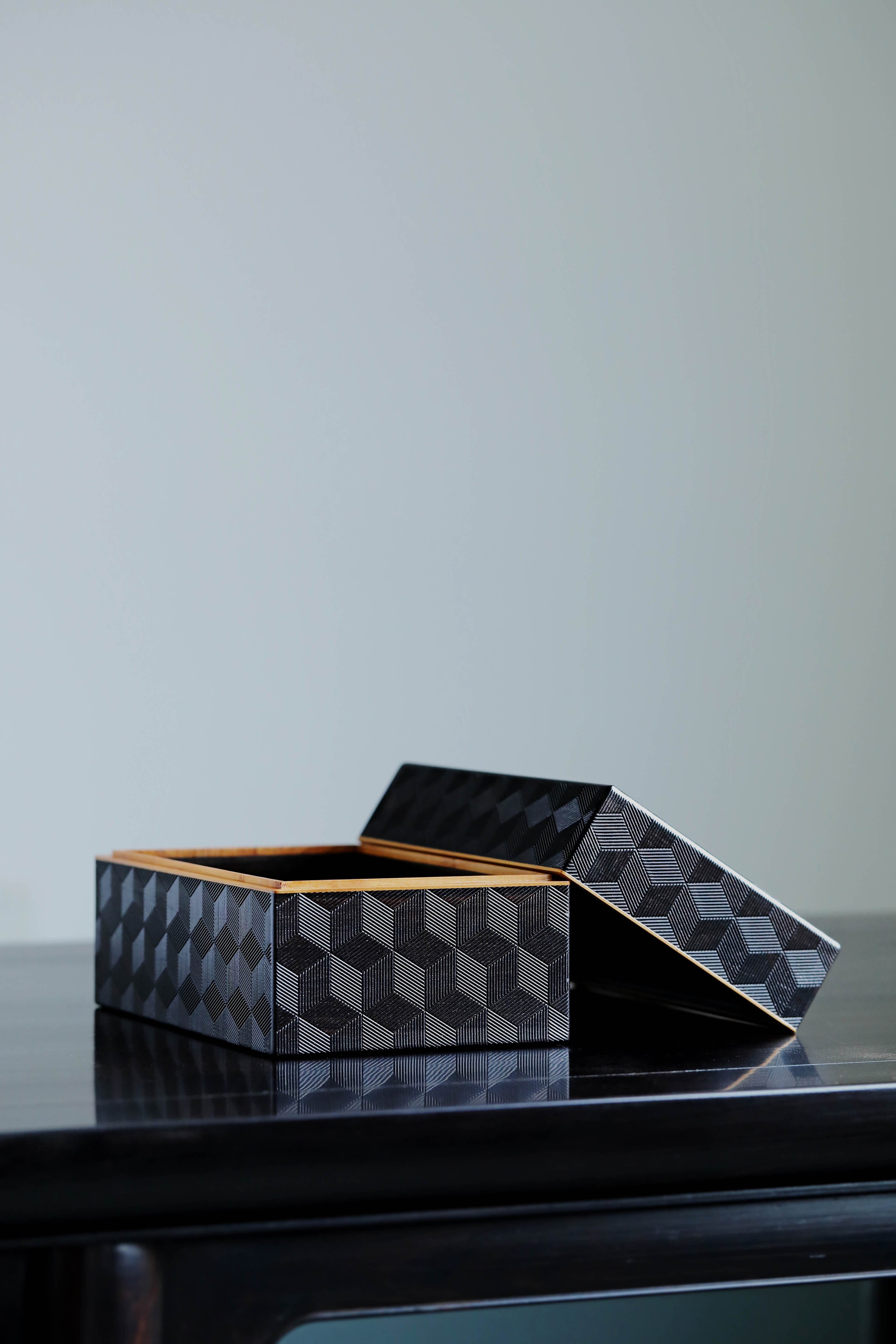 Plum blossom pattern/swastika pattern/snowflake pattern purple sandalwood tissue box