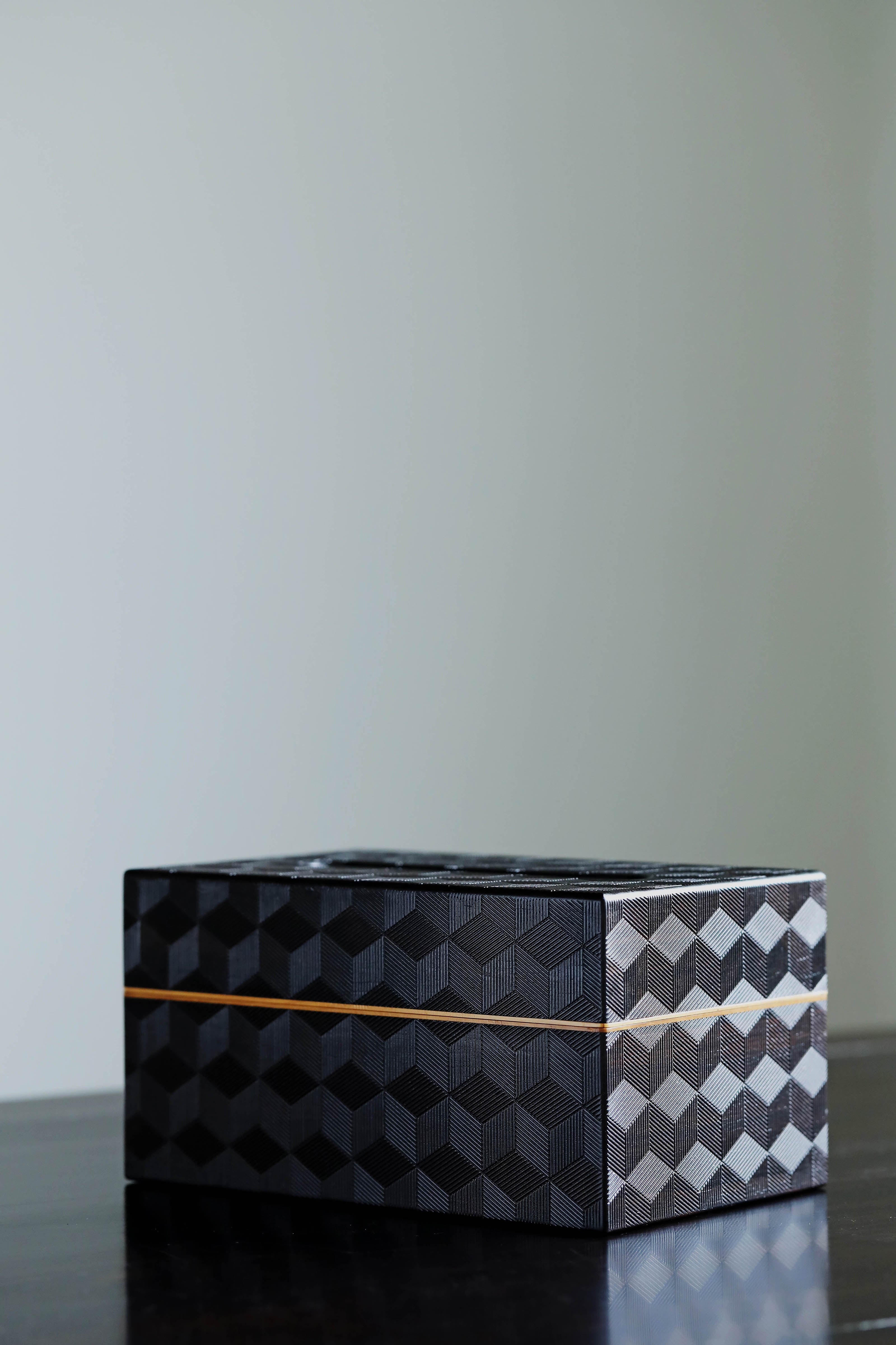 Plum blossom pattern/swastika pattern/snowflake pattern purple sandalwood tissue box