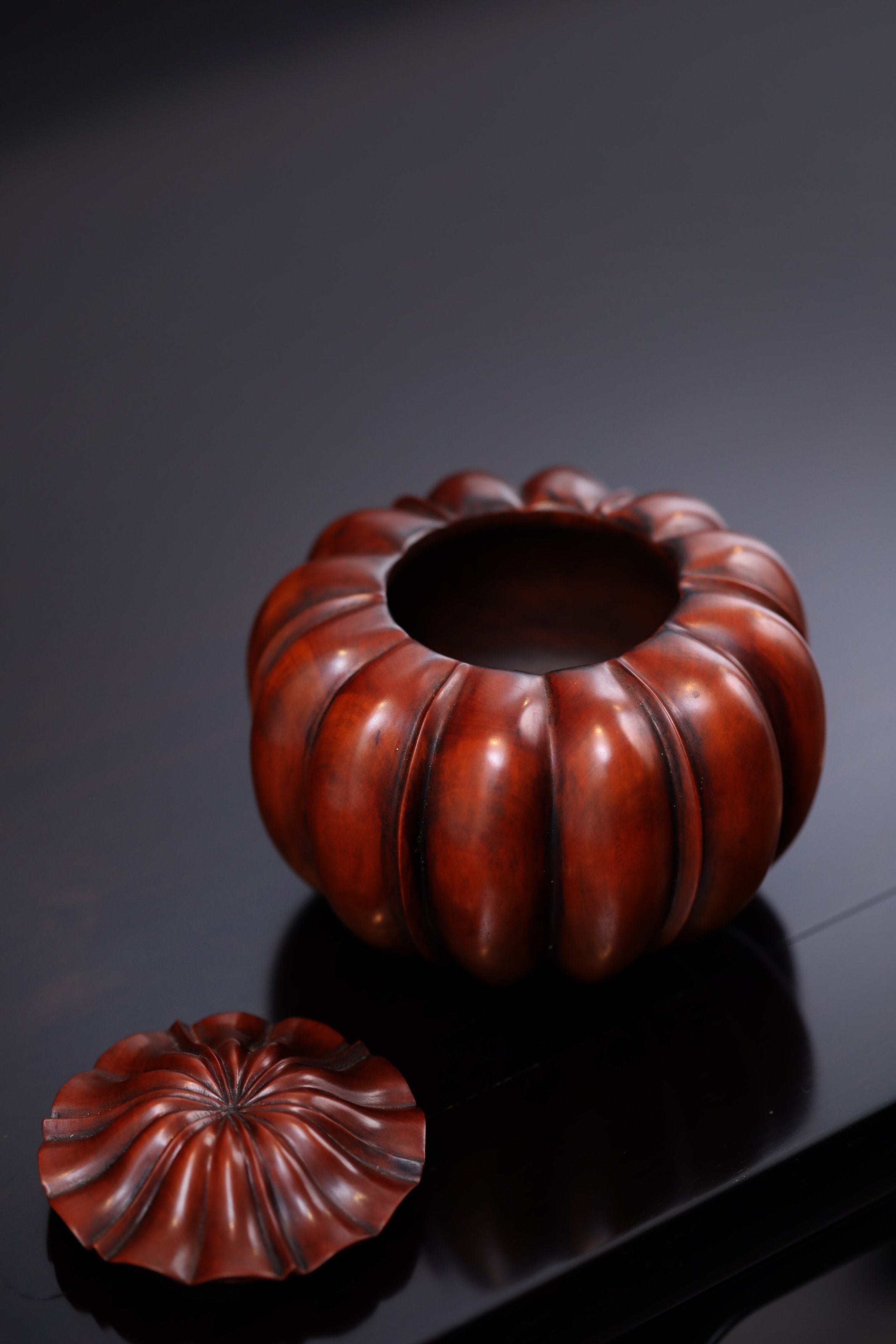 Pumpkin-shaped Go game jar