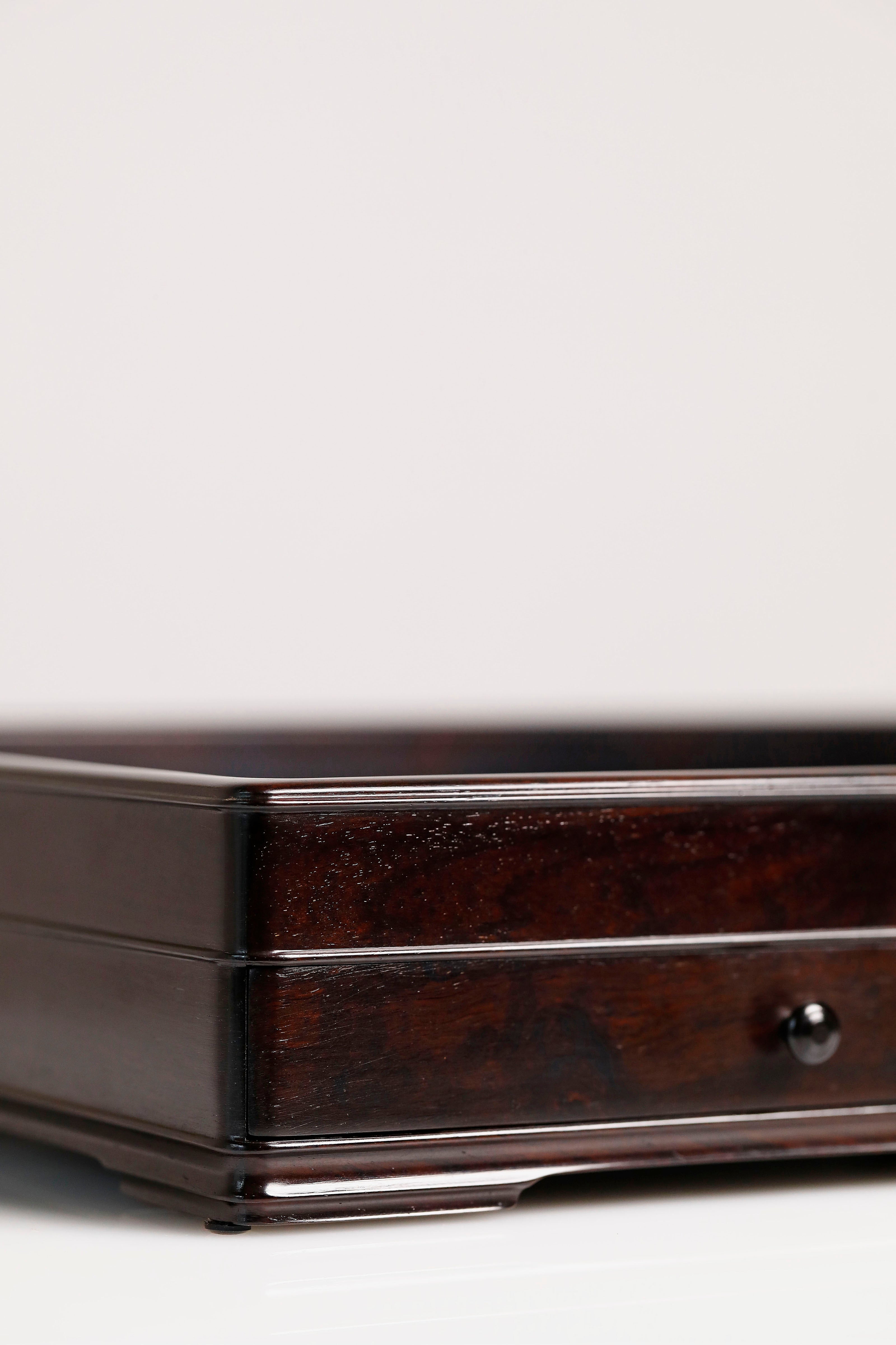 A plain-faced plate inlaid with burl wood on small-leaf red sandalwood, and a plate inlaid with purple sandalwood.